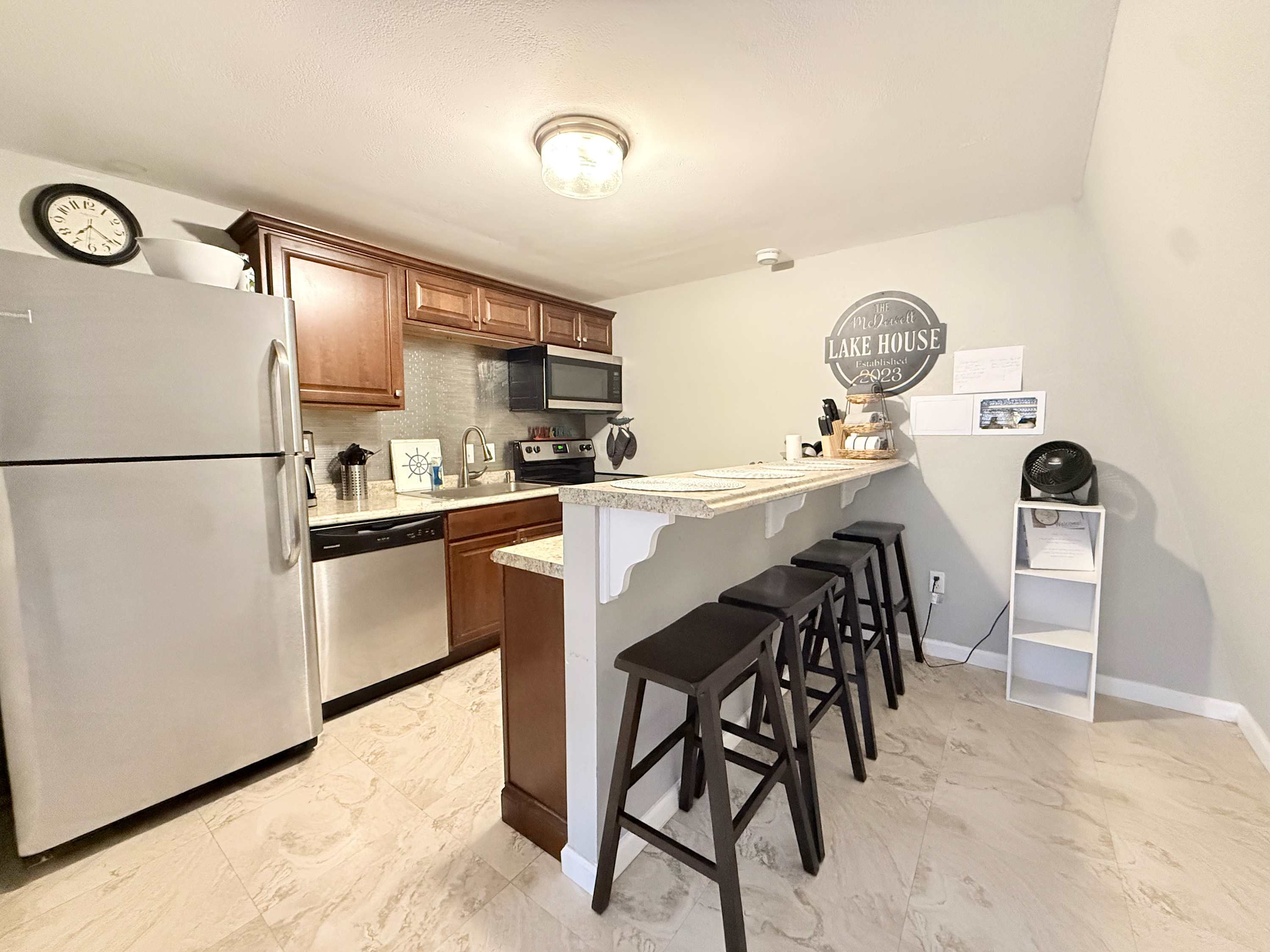 The cozy kitchen is well equipped for an unforgettable getaway​