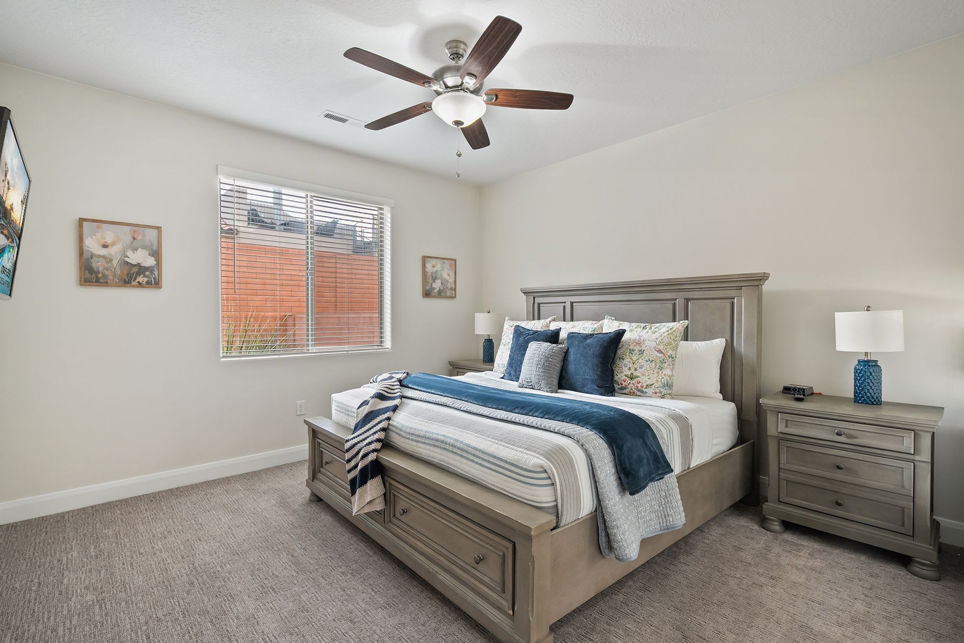 King bedroom with ensuite bathroom