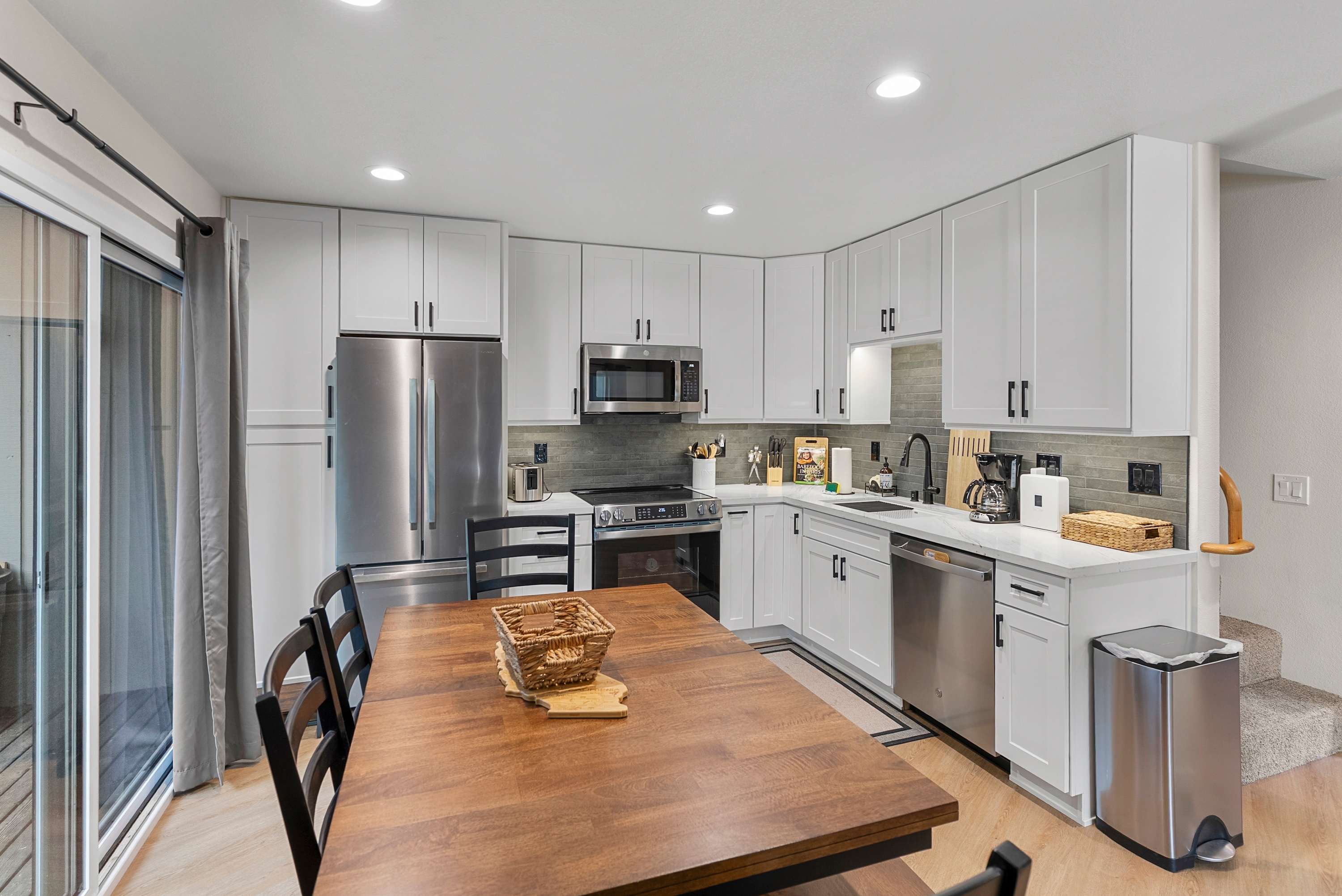 Make mealtime memories together in this fully equipped kitchen