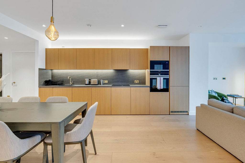2 Bedroom with King and Double beds and 2 Bathrooms