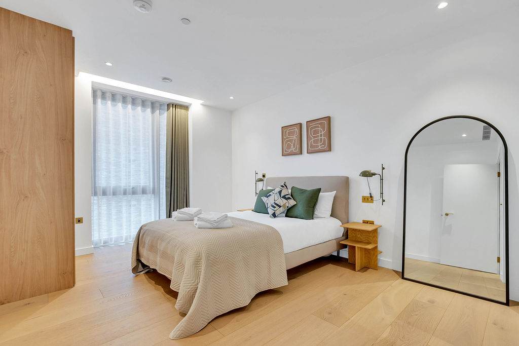 Glamorous London: 3-Bedroom City Style