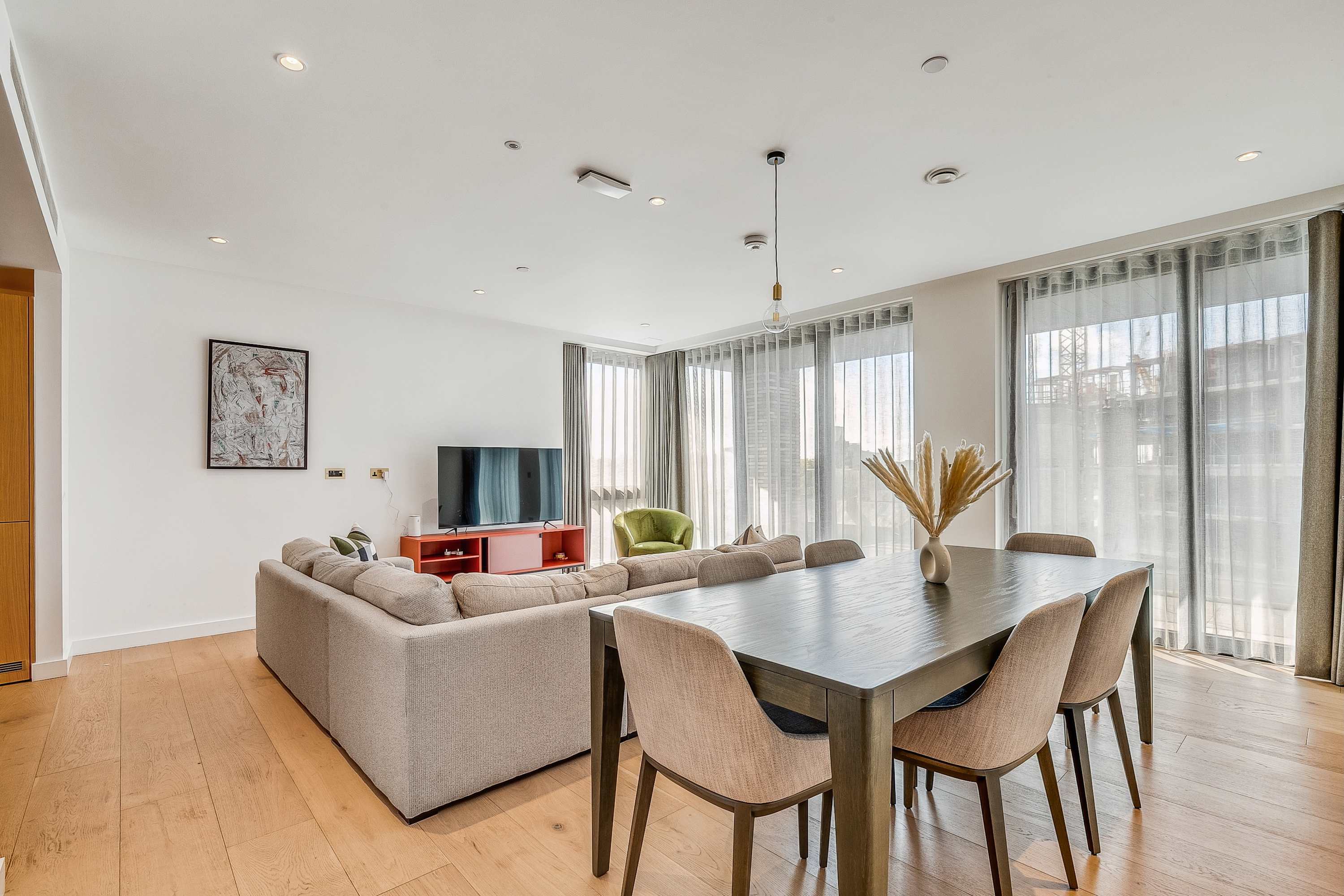 3 Bedroom with King and Single beds and 2 Bathrooms