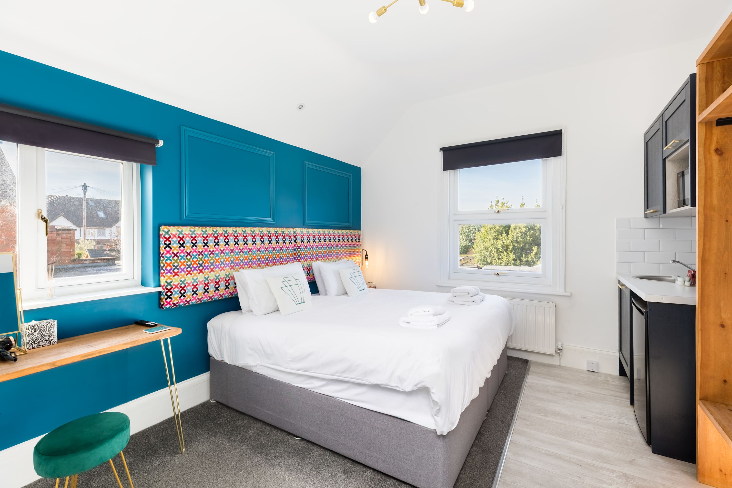 Walk to Theatre Studio w/ Free Parking & King Bed in Studio 4, 39 Grove Road CV37 6PB - Property image 10 - VivreStays