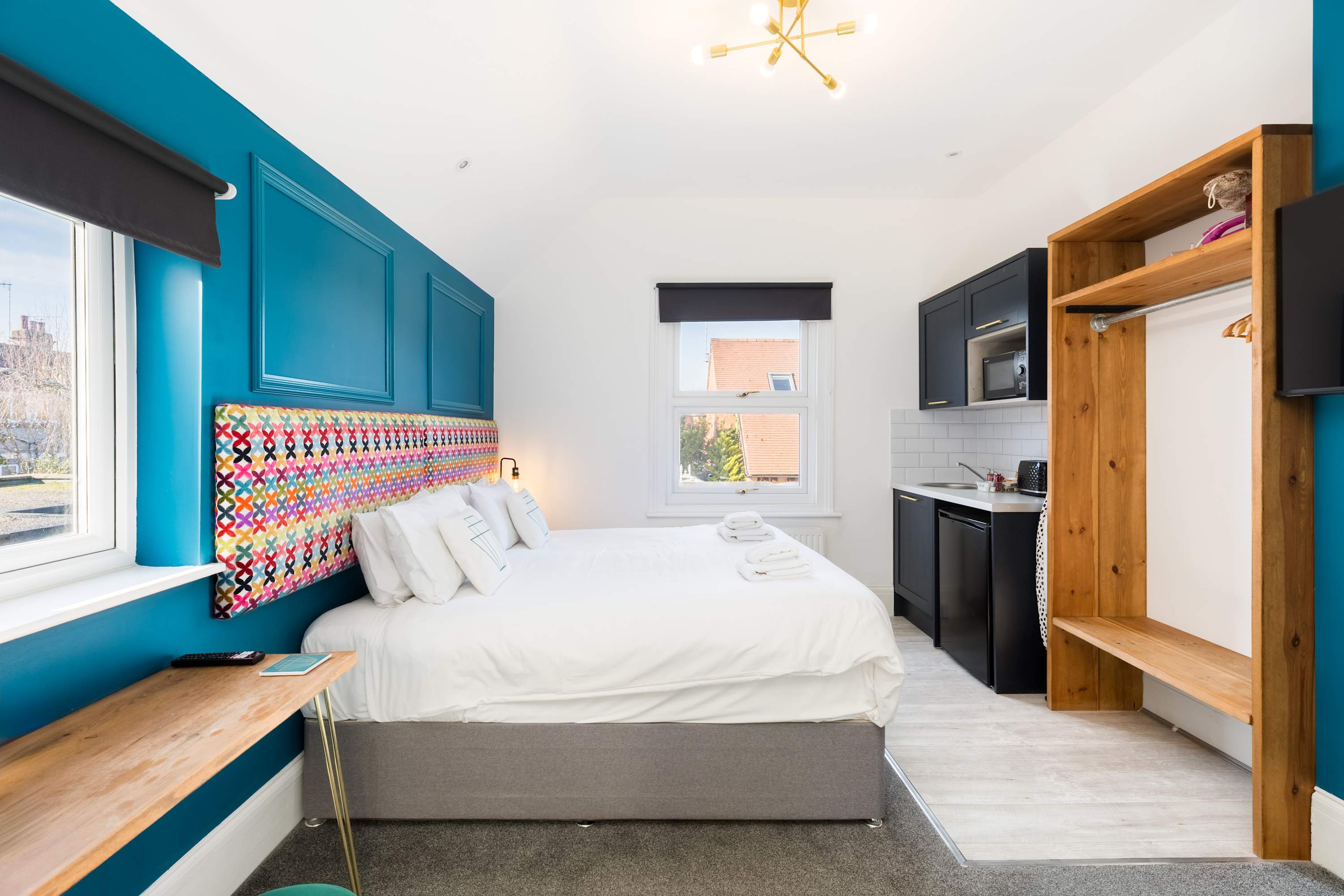 Walk to Theatre Studio w/ Free Parking & King Bed in Studio 4, 39 Grove Road CV37 6PB - Property image 11 - VivreStays