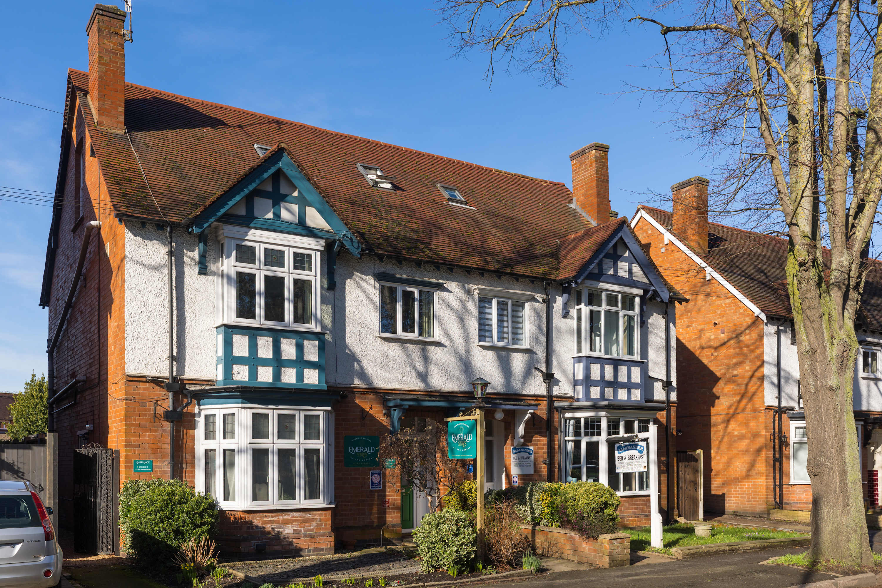Walk to Theatre Studio w/ Free Parking & King Bed in Studio 4, 39 Grove Road CV37 6PB - Property image 2 - VivreStays