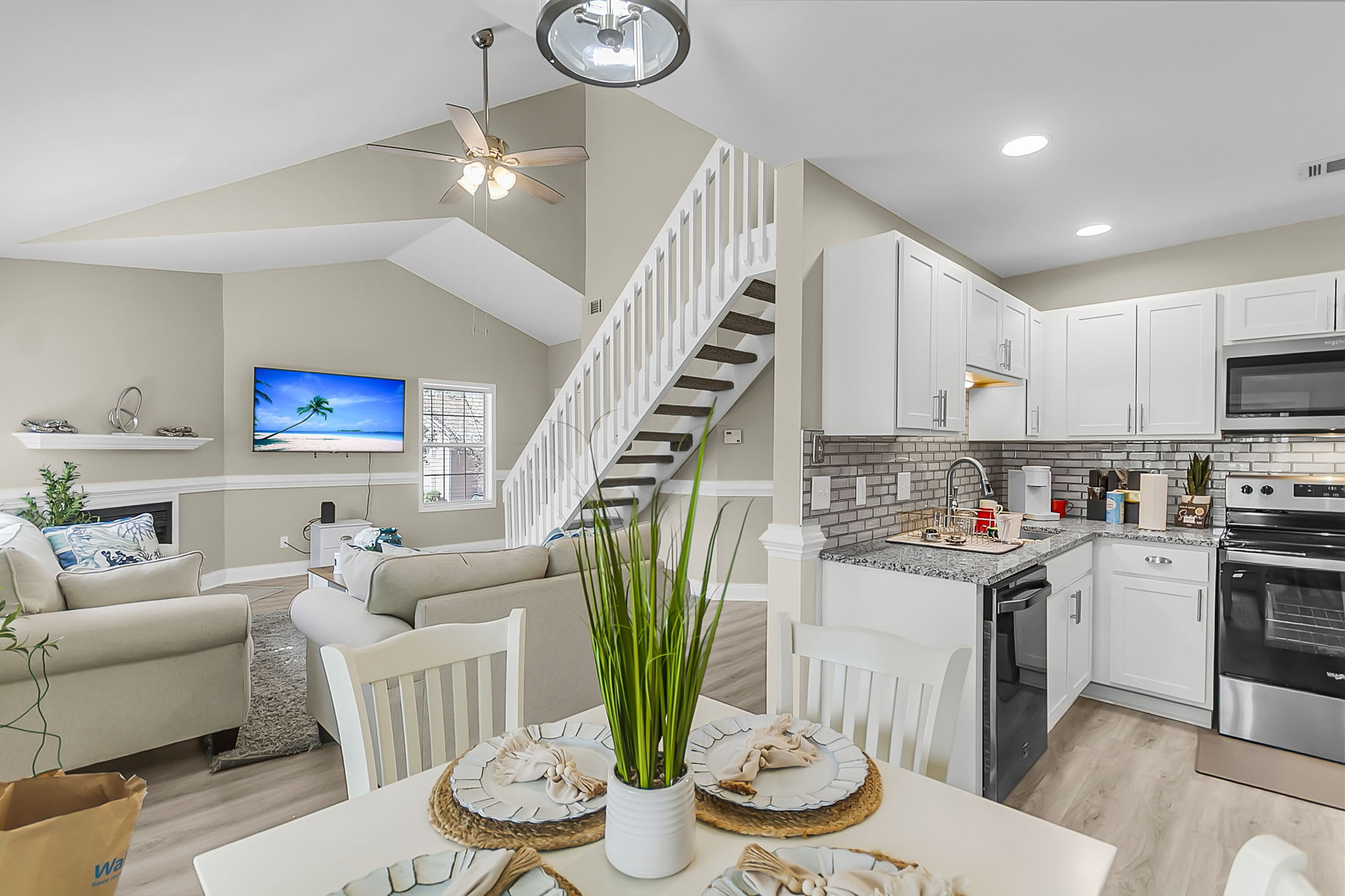 Renovated Condo W/ Pool Access | Near Airport & Downtown - Charleston, SC