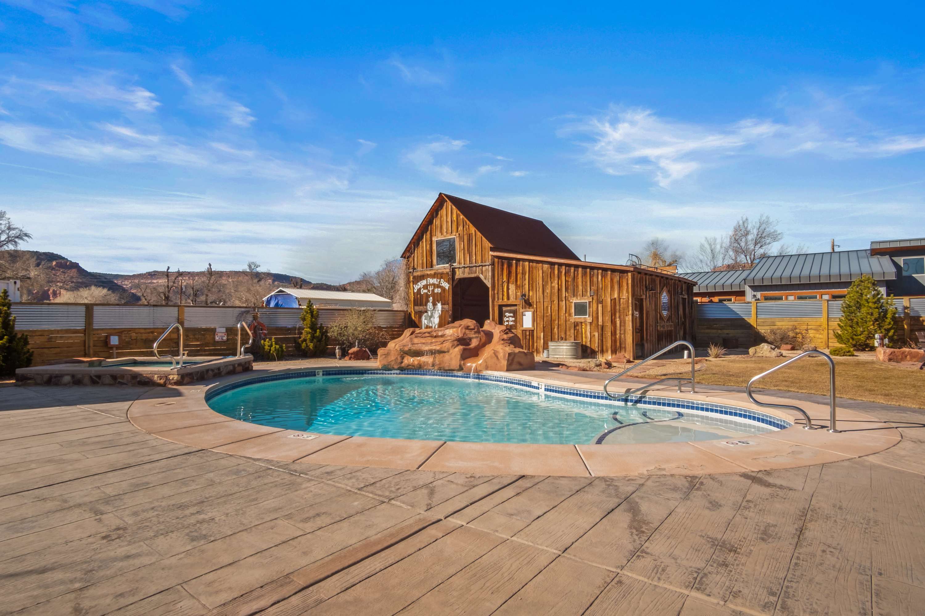 Timber + Tin B — Kanab with rooftop deck, pool & hot tub