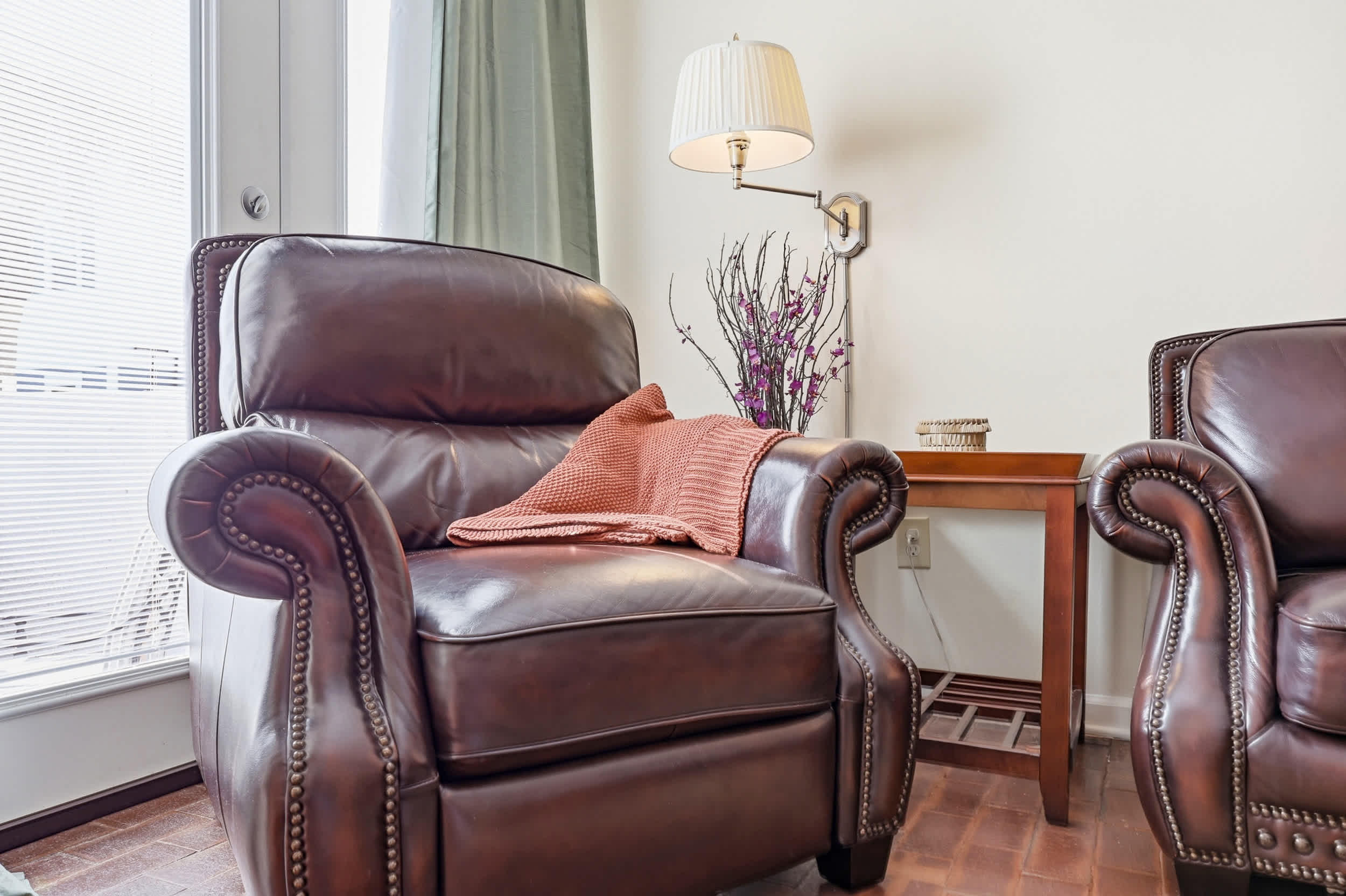 Maggie's Midtown Pet Friendly Condo Walk to Beach