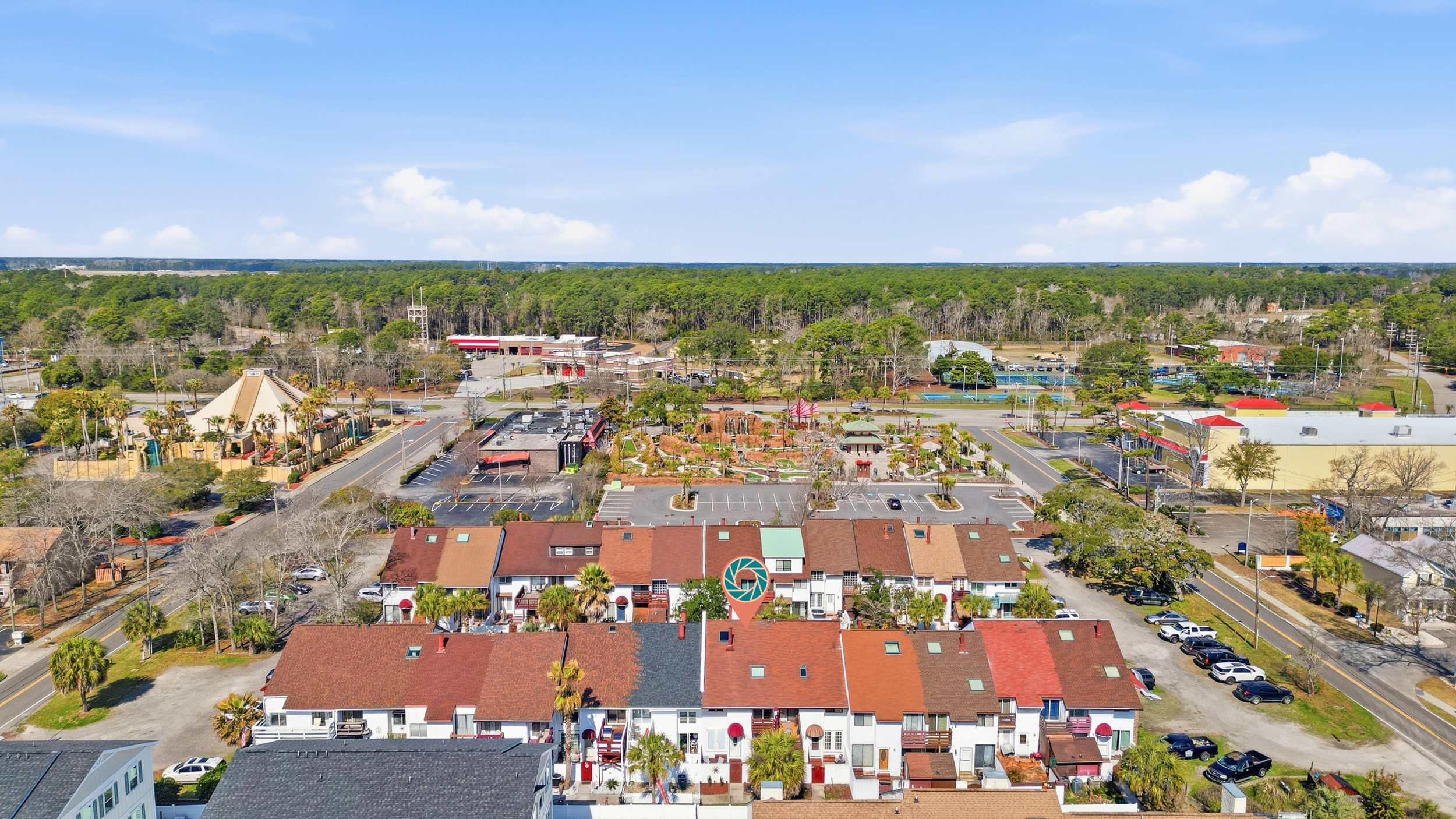Maggie's Midtown Pet Friendly Condo Walk to Beach