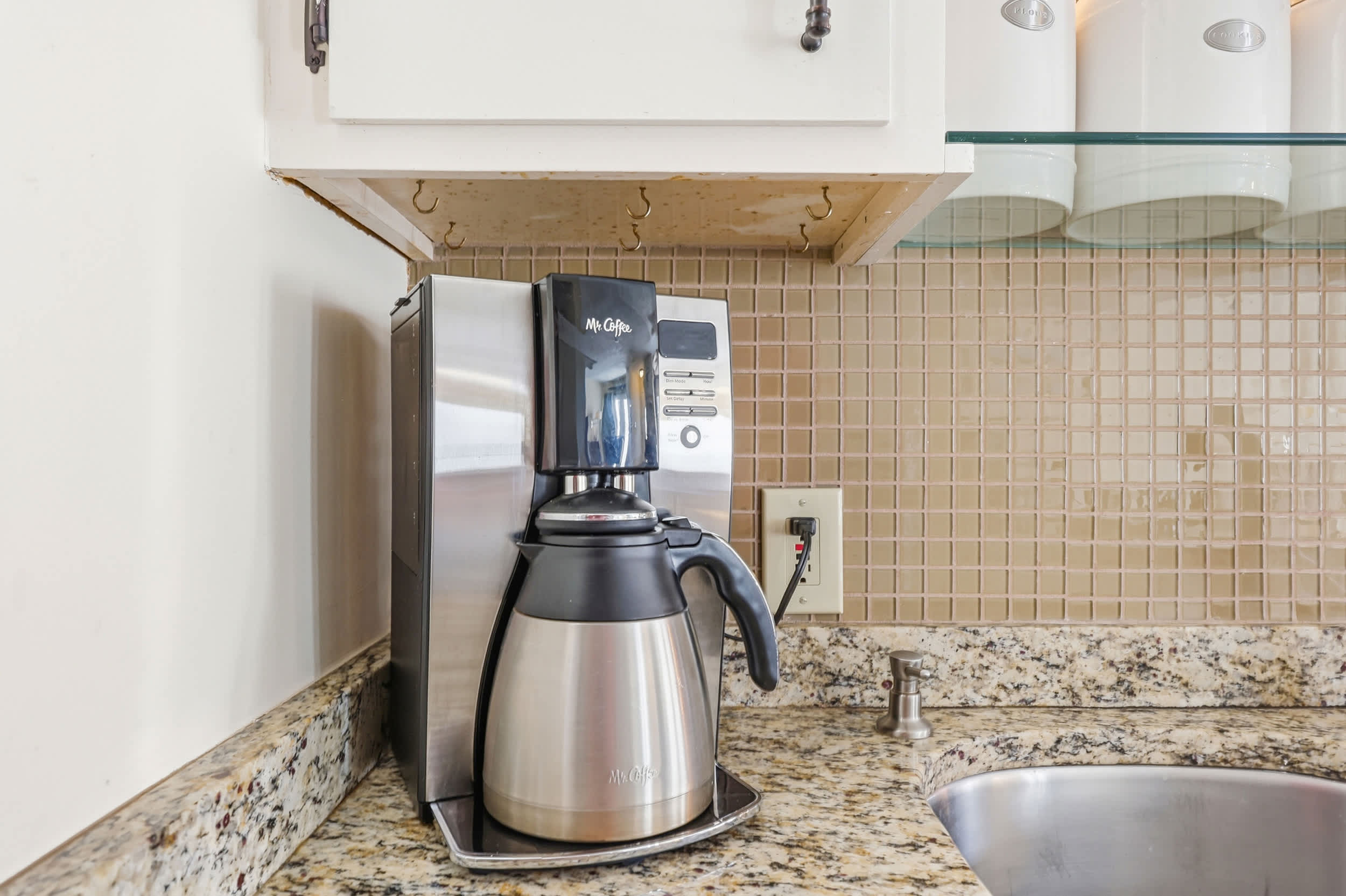 Maggie's Midtown Pet Friendly Condo Walk to Beach