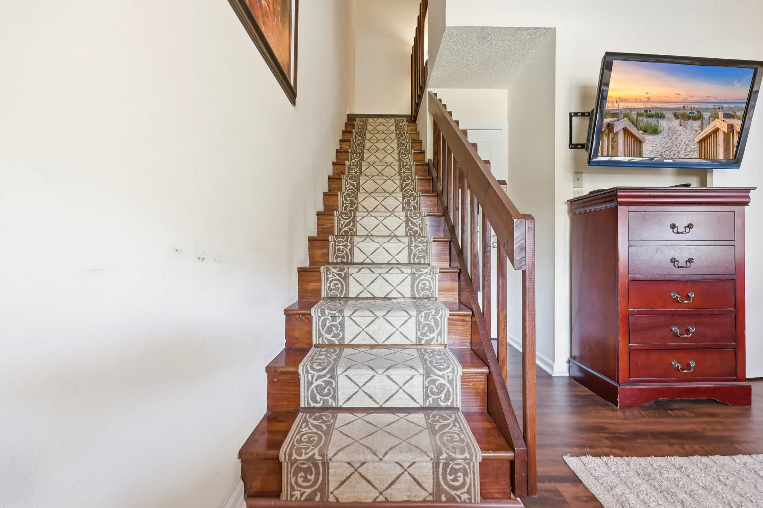 Maggie's Midtown Pet Friendly Condo Walk to Beach