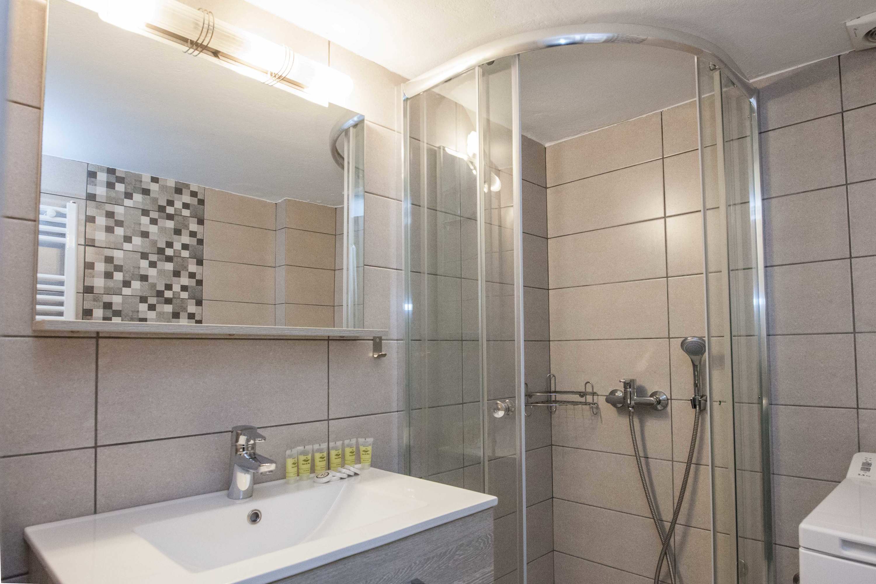 Trendy Cozy 2 Bd Apt in Panormou Metro Station in Athens — photo 5
