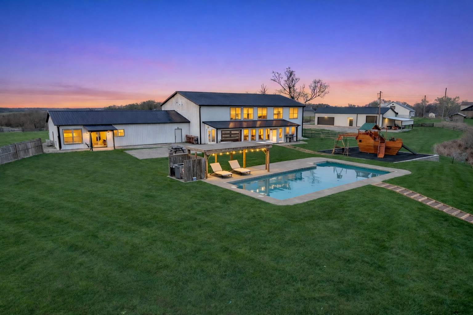 Pool and patio at 6300 Stewartsville, a Sixgen Rentals group home near the Ark Encounter