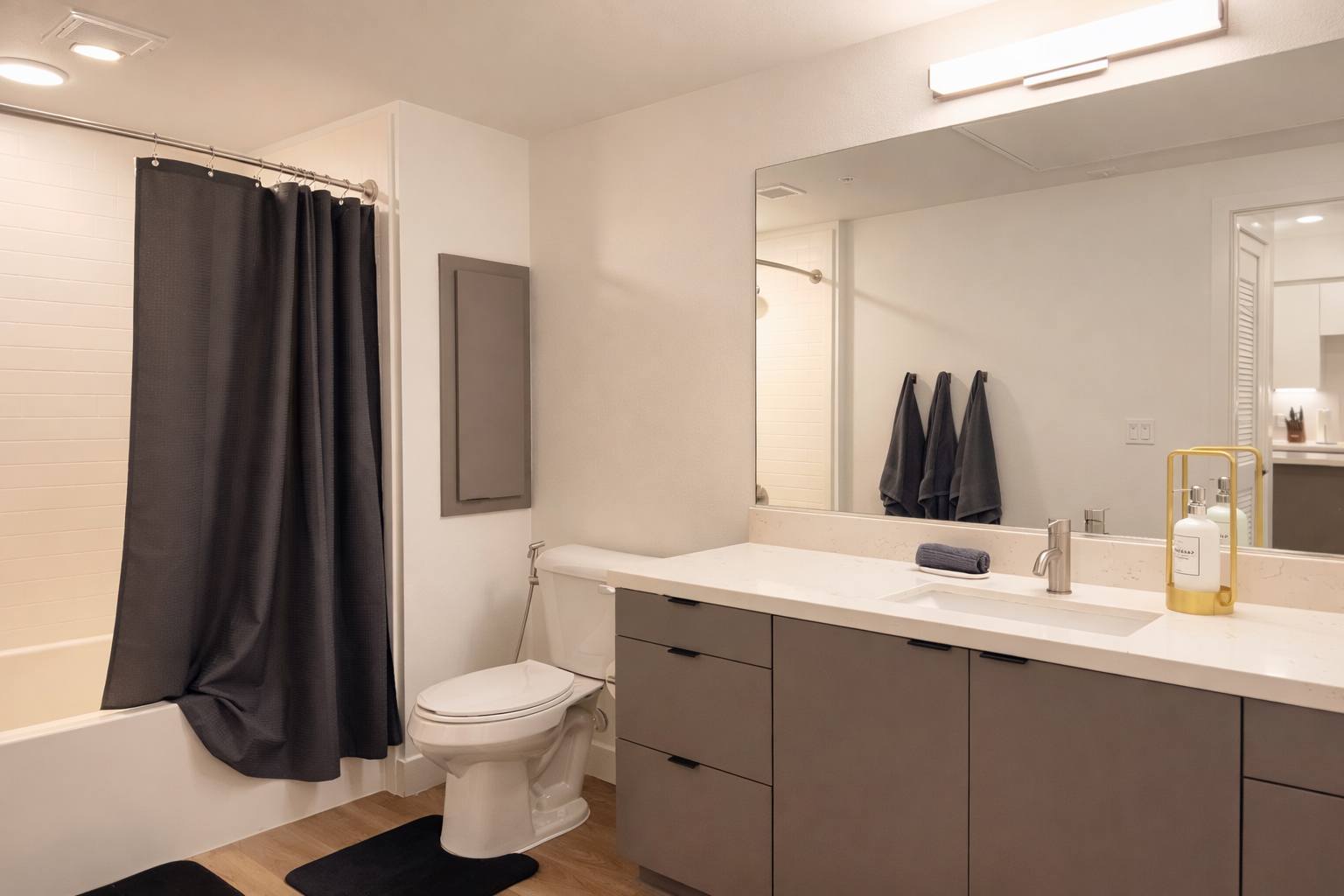 Modern Apartment w/ Pool & Gym Near Disneyland