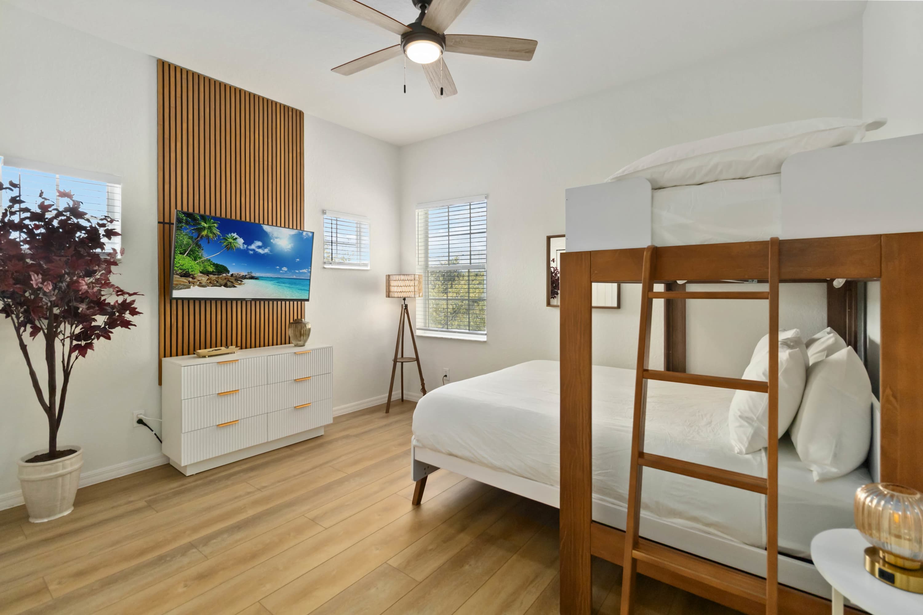 Inviting 3-Bedroom Oasis on top floor