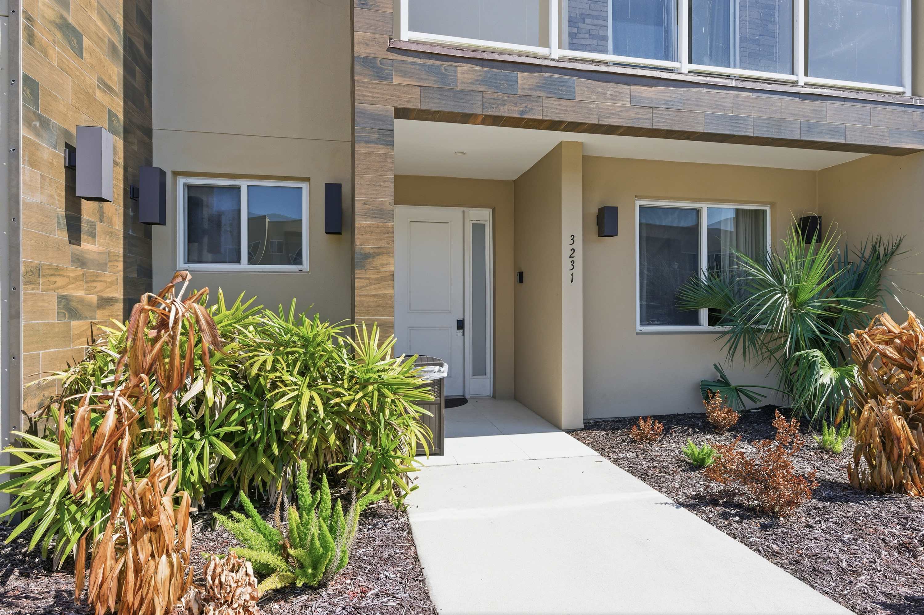 4 BR Home w Resort Amenities  3 MI to Disney
