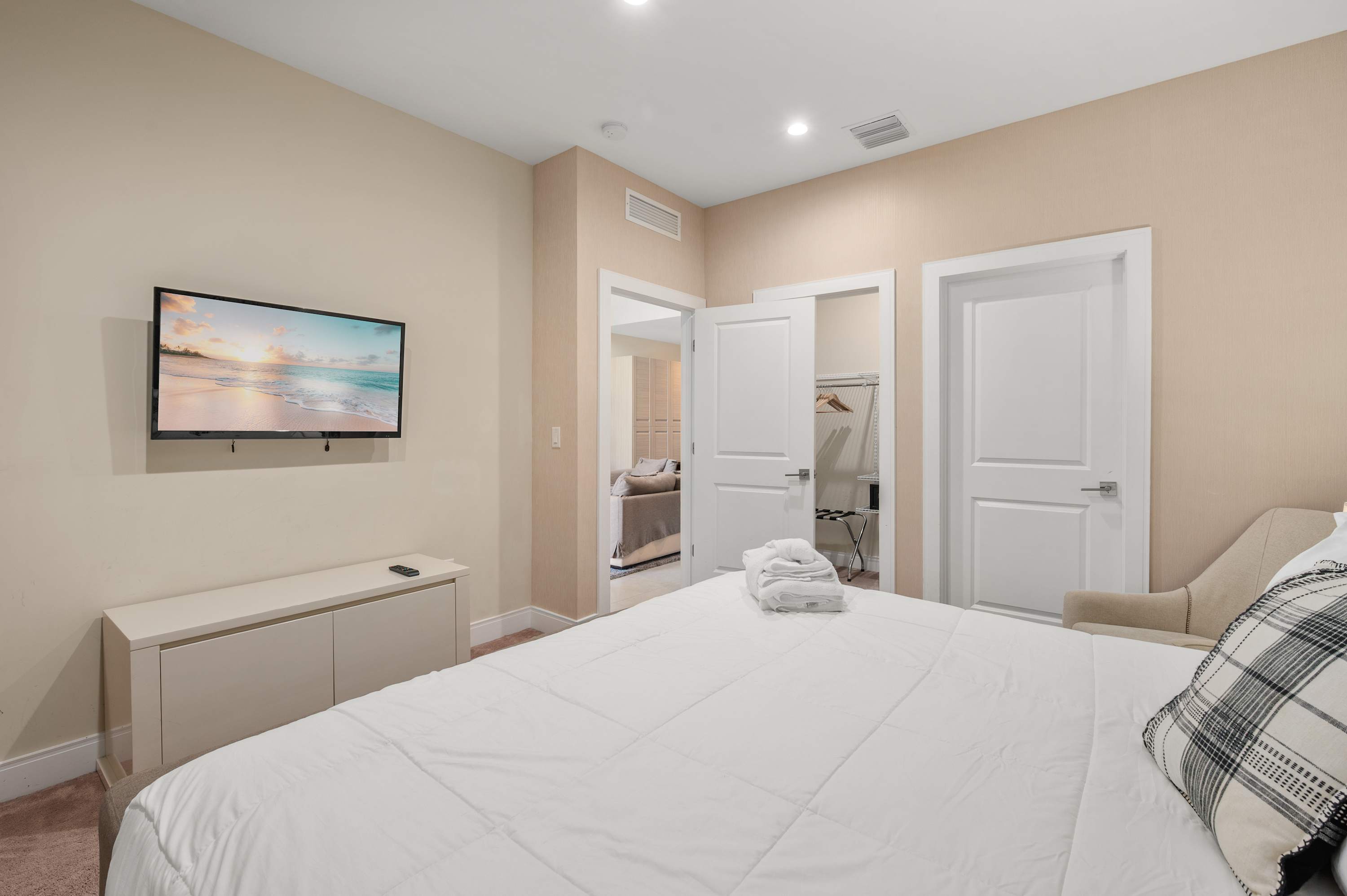 4 BR Home w Resort Amenities  3 MI to Disney