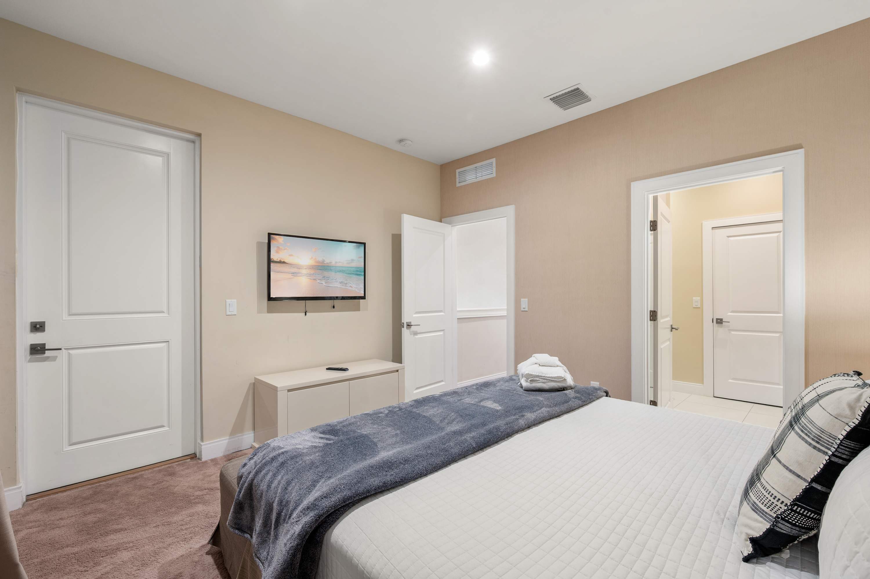 4 BR Home w Resort Amenities  3 MI to Disney