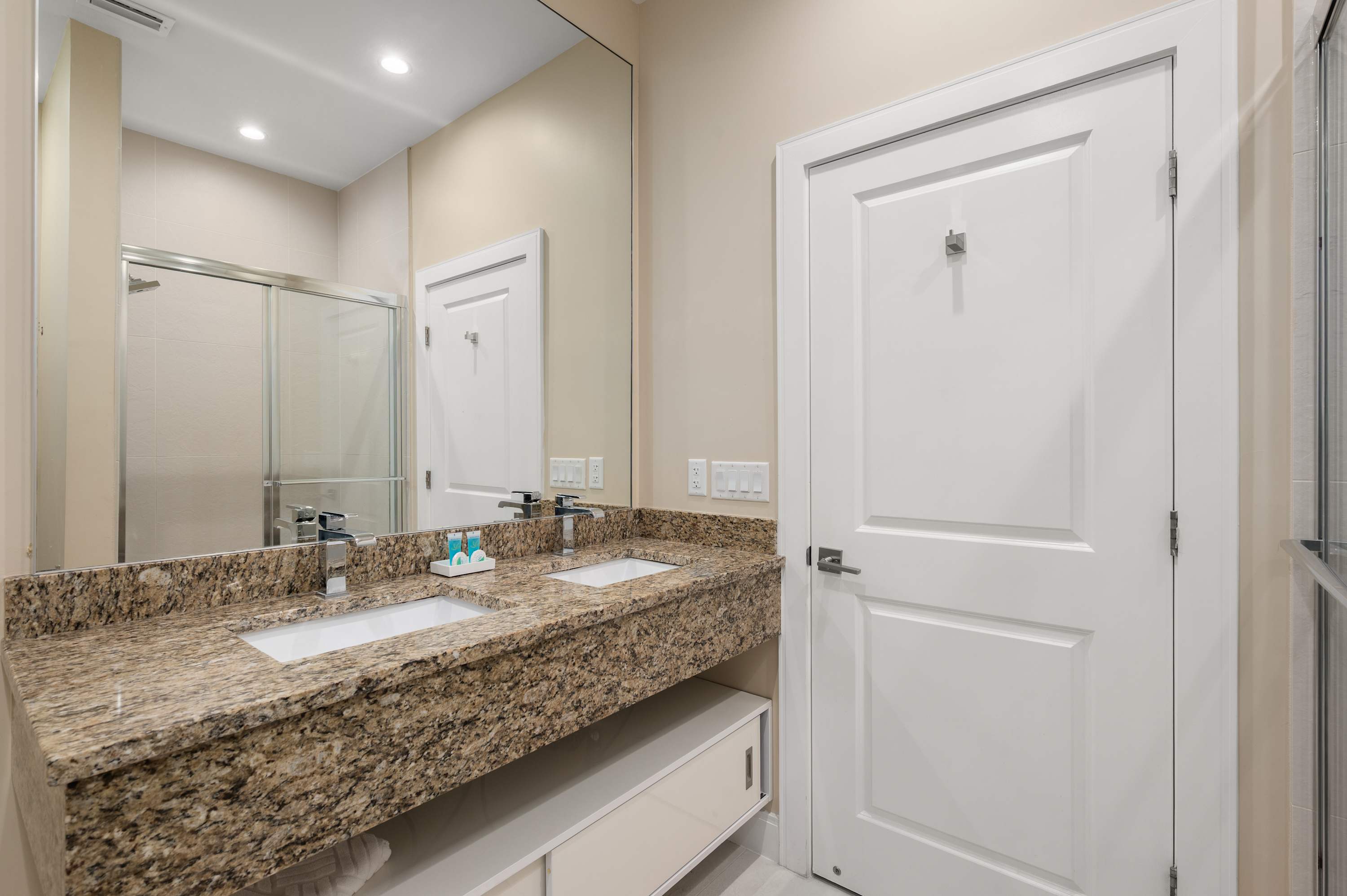 4 BR Home w Resort Amenities  3 MI to Disney