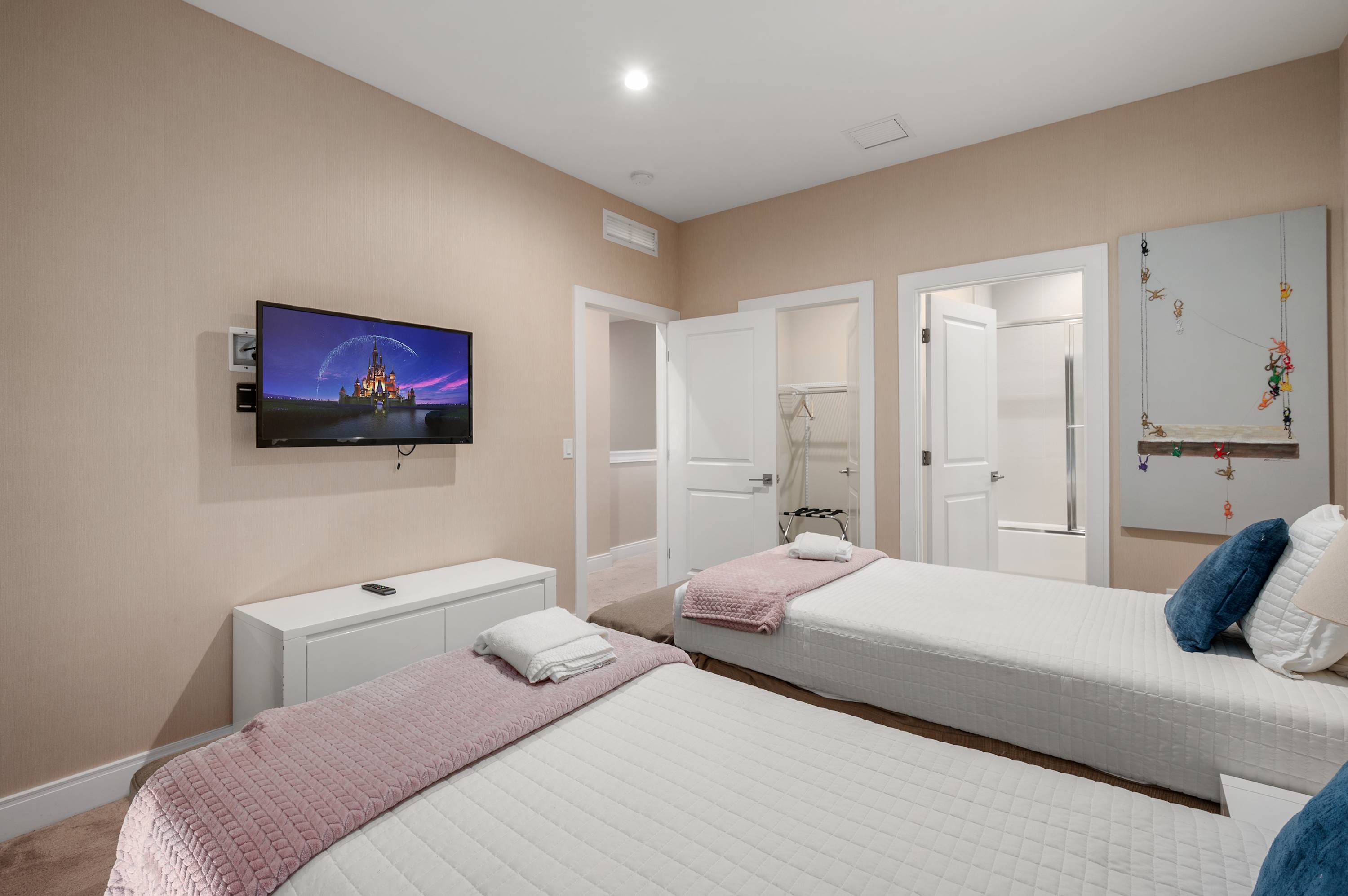 4 BR Home w Resort Amenities  3 MI to Disney