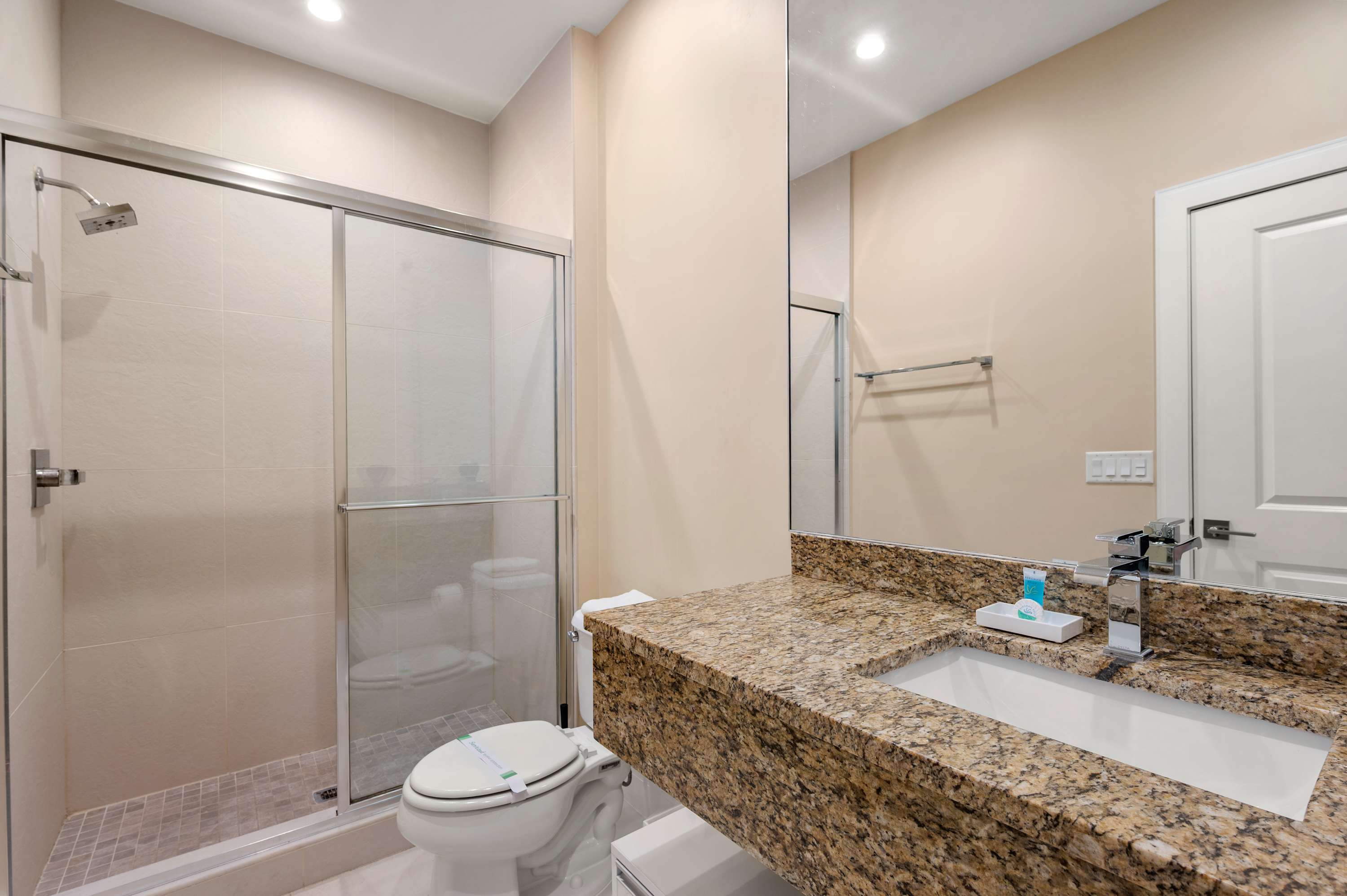 4 BR Home w Resort Amenities  3 MI to Disney