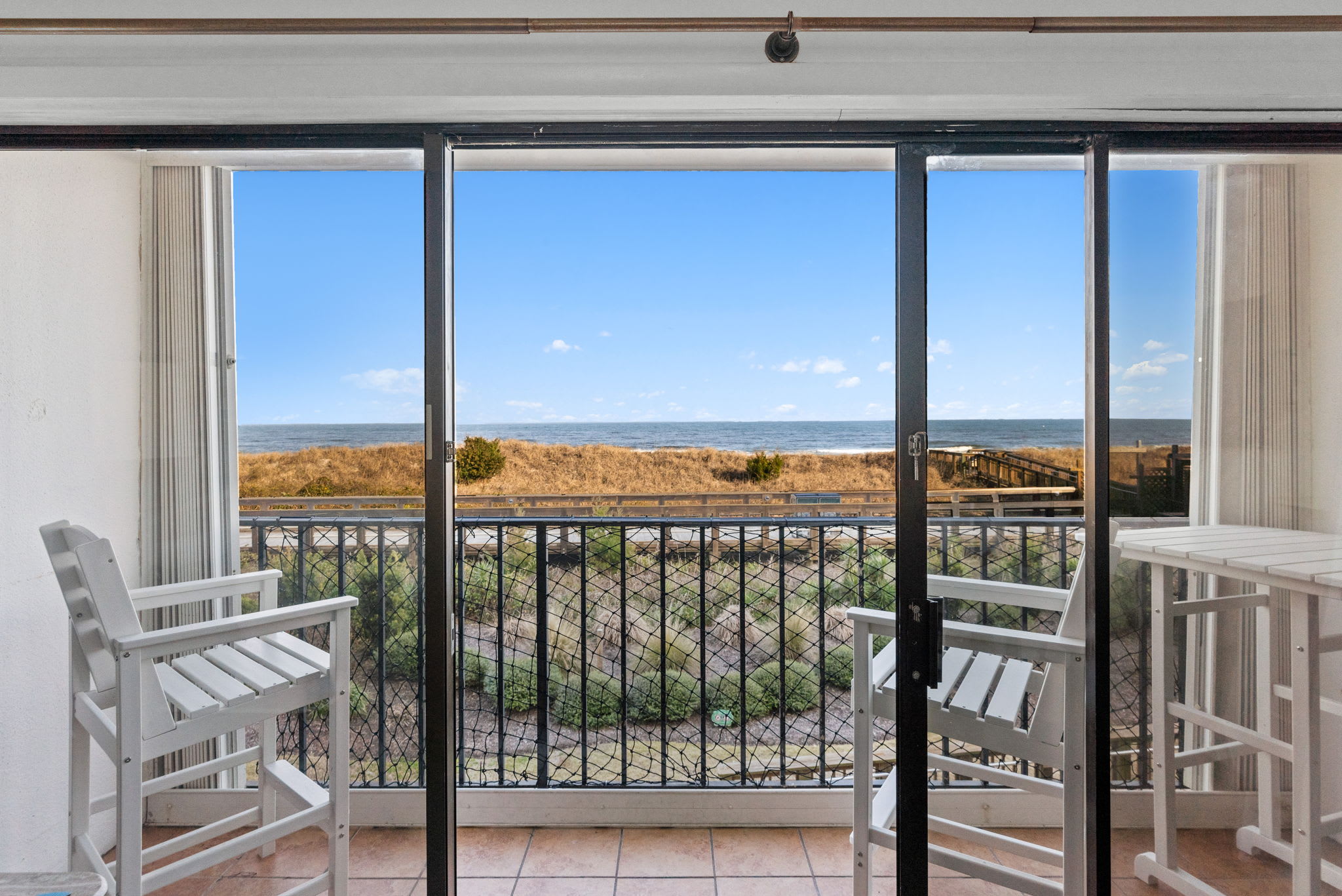 Boardwalk Breeze, Oceanfront, Pool! Villa 2