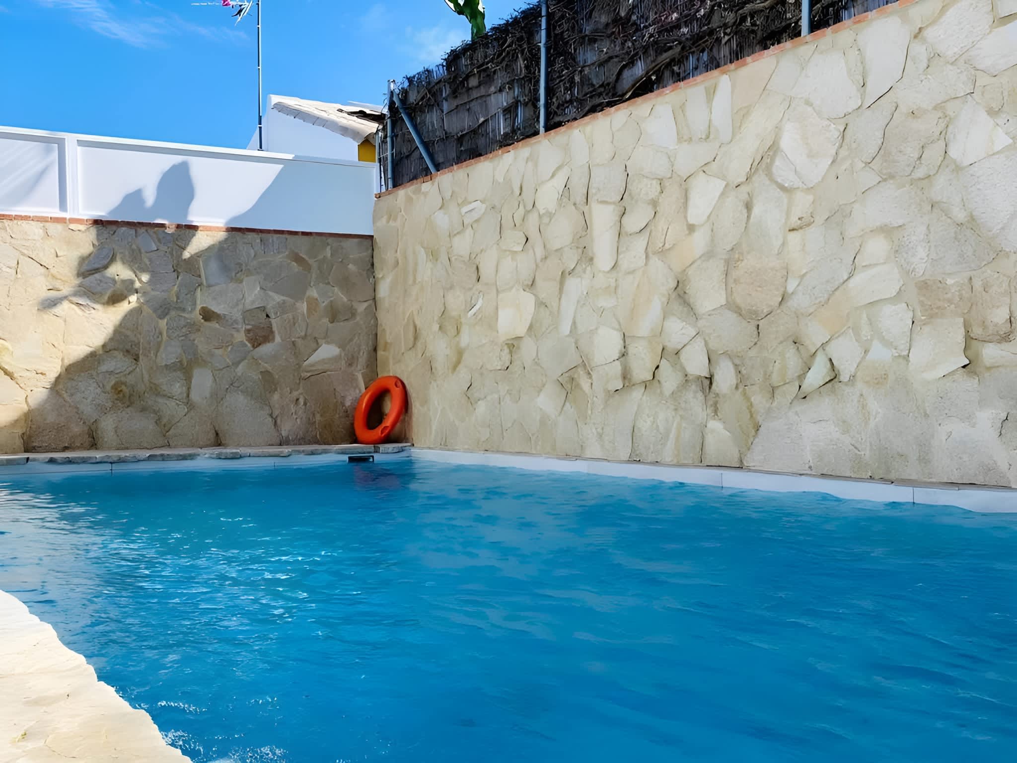 Amplio Chalet con Piscina, Terraza y Barbacoa – Cerca del Mar en Conil - image 2