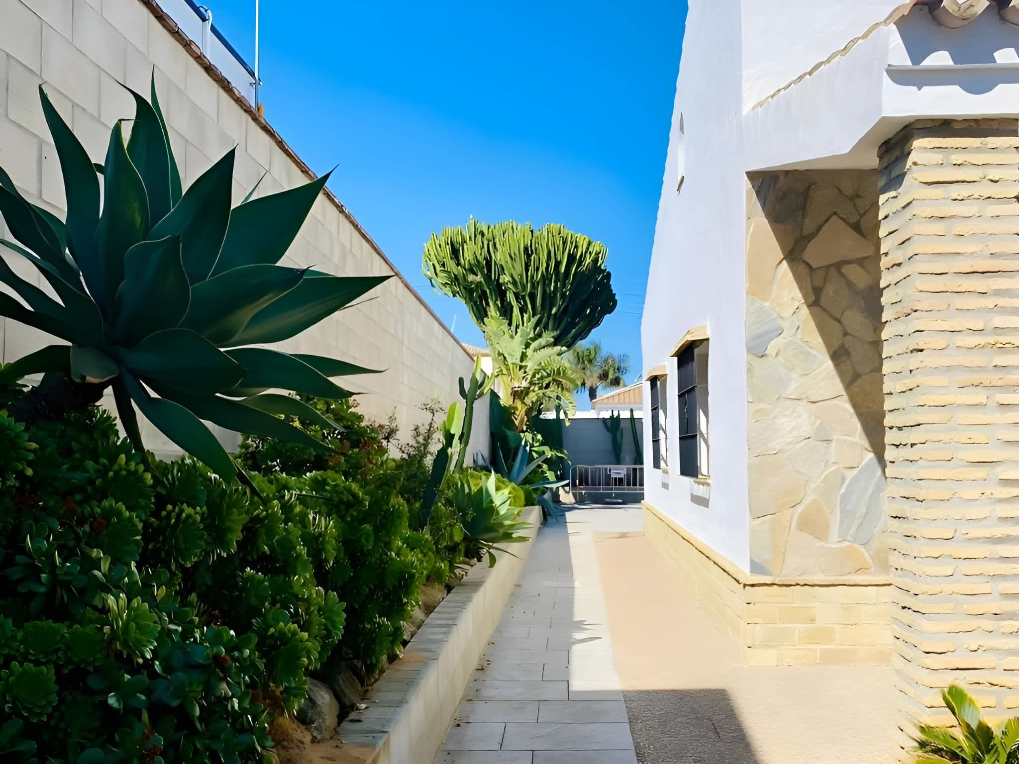 Amplio Chalet con Piscina, Terraza y Barbacoa – Cerca del Mar en Conil - image 6