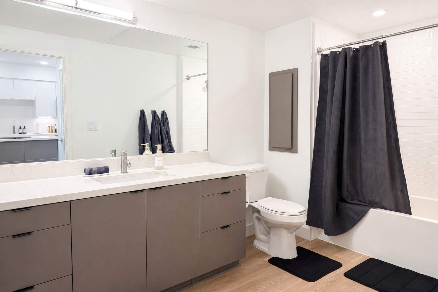 Sunny Apartment Near Disneyland - Pool & Gym