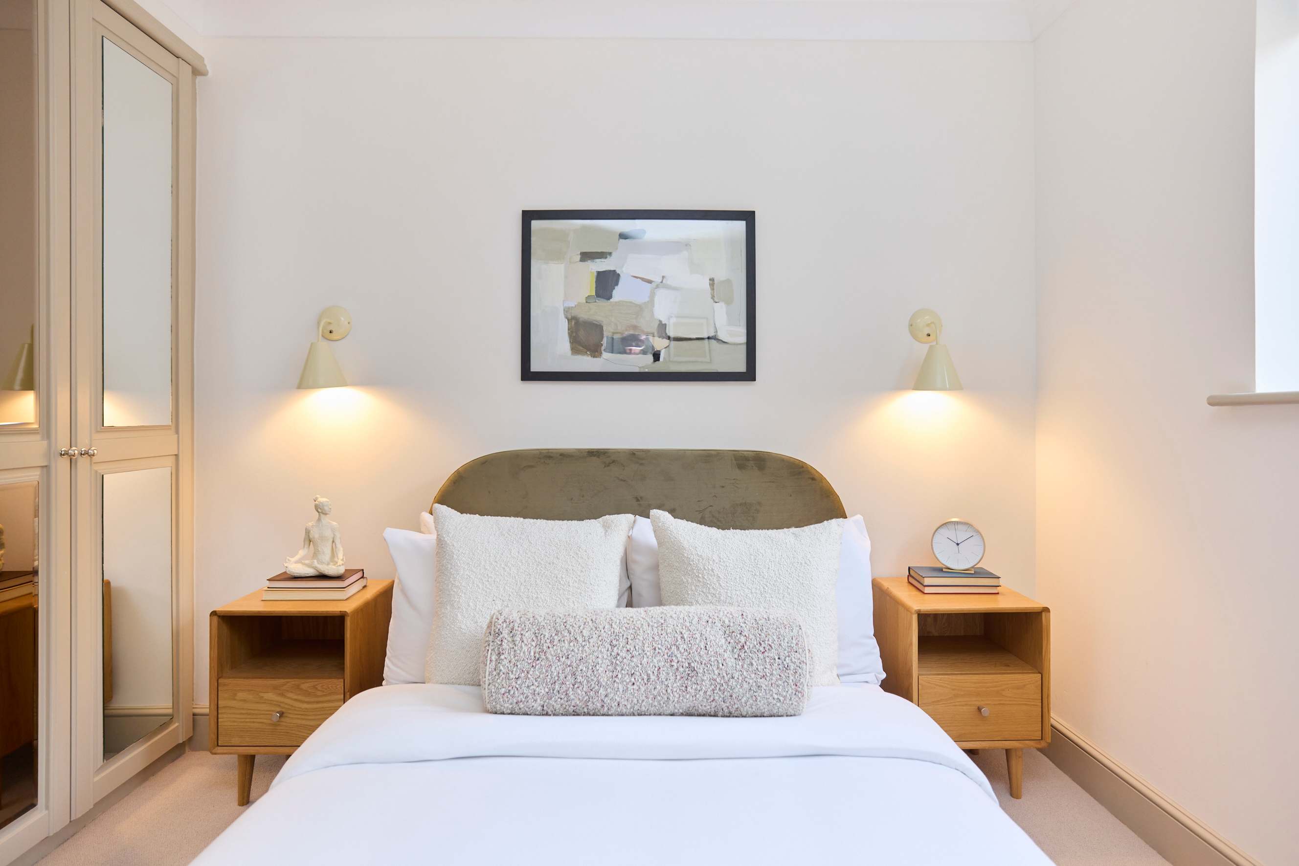 View The Abbey Mews House in 6 Grace Mews, 20 Abbey Road NW8 9BW The Abbey Mews House in 6 Grace Mews, 20 Abbey Road NW8 9BW - Property image 21 - VivreStays
