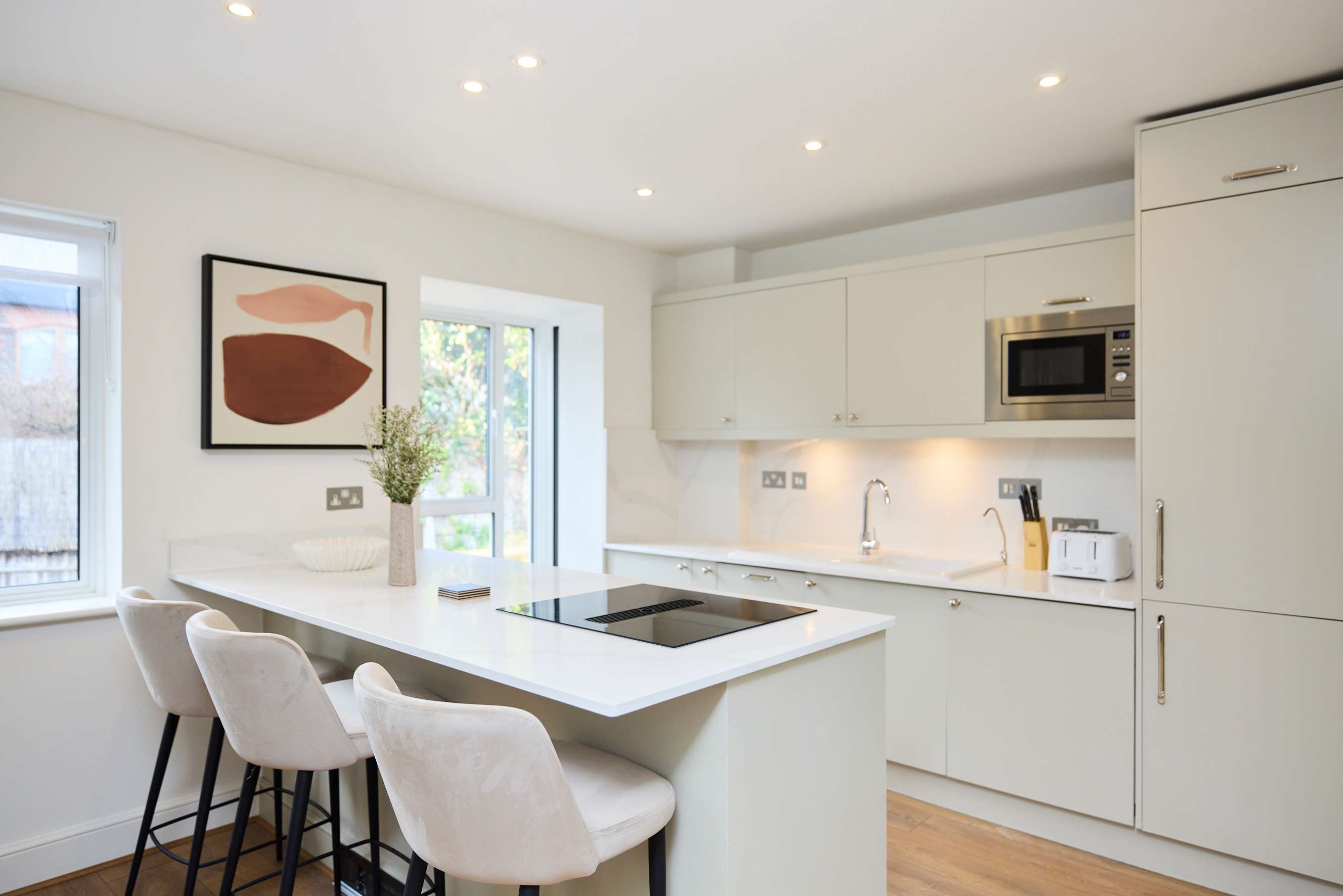 View The Abbey Mews House in 6 Grace Mews, 20 Abbey Road NW8 9BW The Abbey Mews House in 6 Grace Mews, 20 Abbey Road NW8 9BW - Property image 6 - VivreStays
