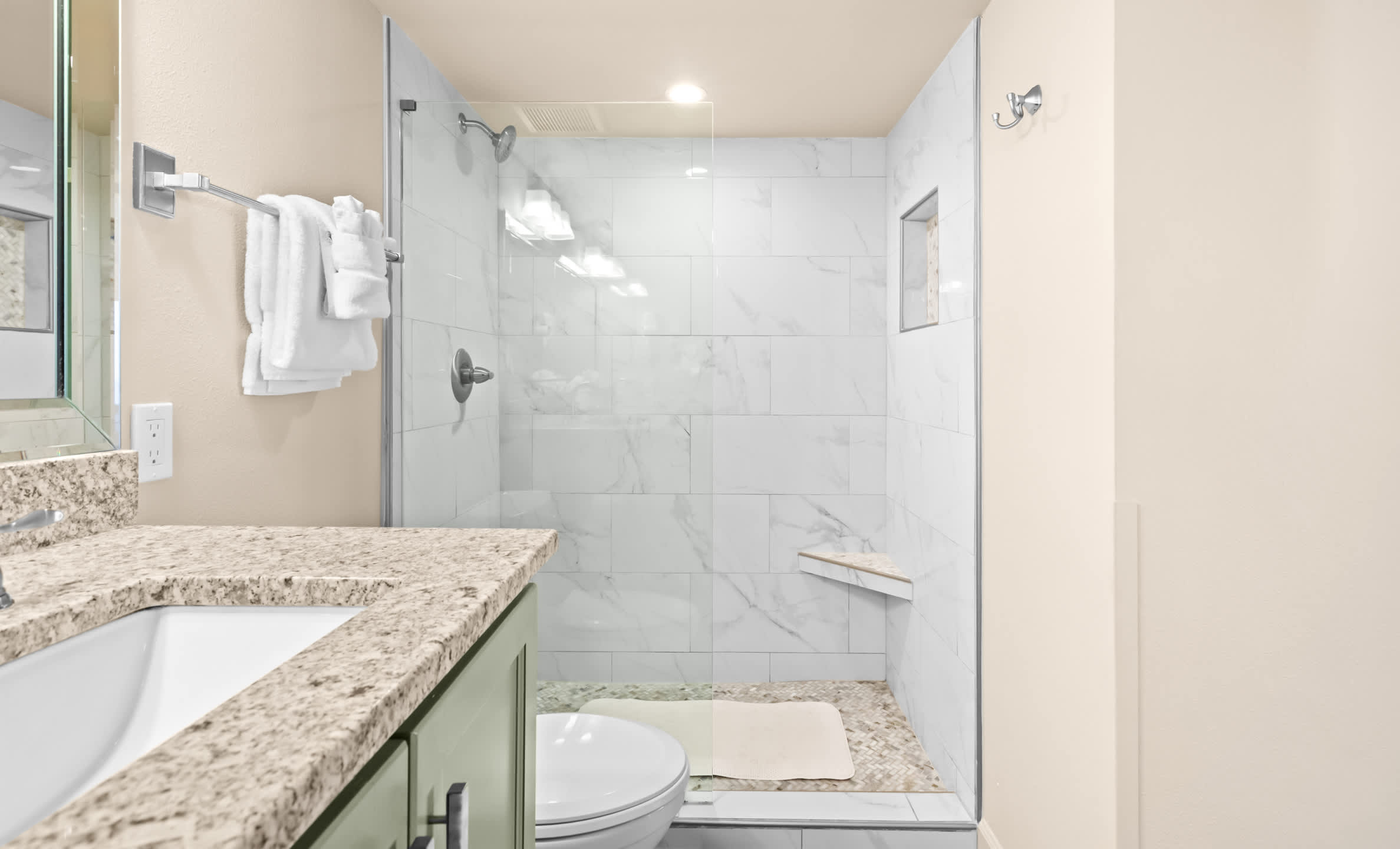 Emerald Towers 1102 28