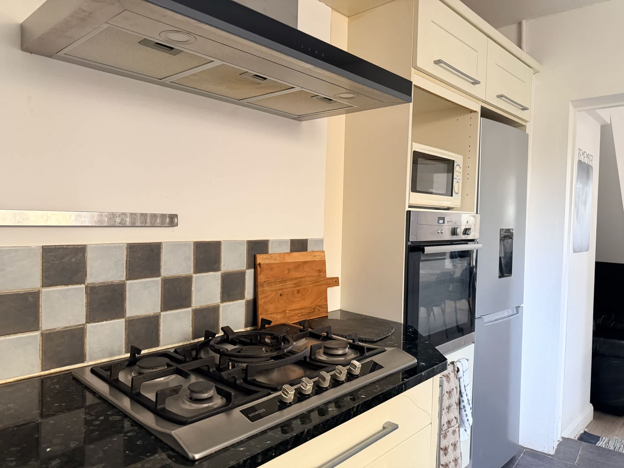 Lazurite; 3BR, Garden, Log Burner, Riverside view in Riverside 36 CB5 8HL - Property image 3 - VivreStays