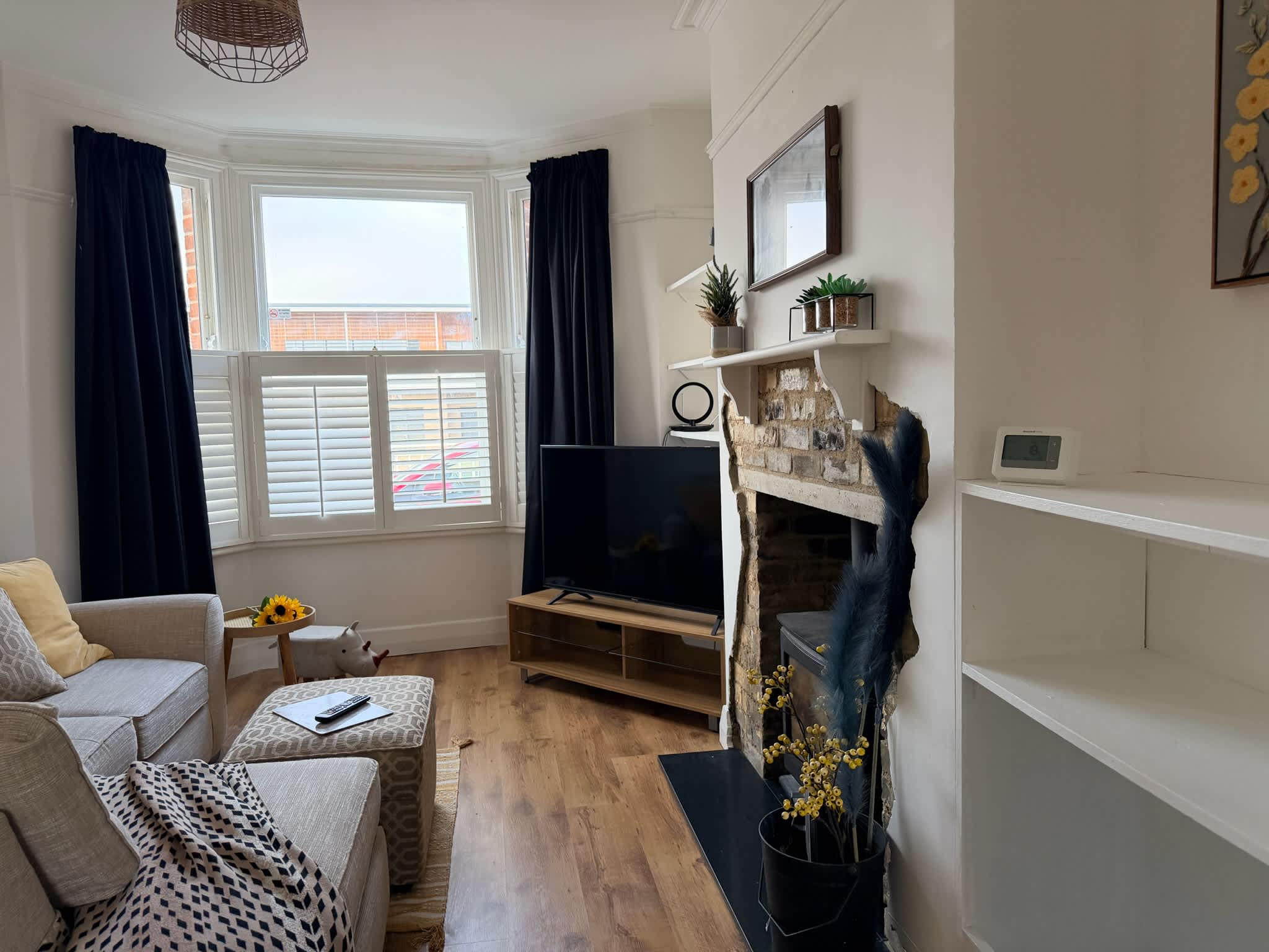 Lazurite; 3BR, Garden, Log Burner, Riverside view in Riverside 36 CB5 8HL - Property image 5 - VivreStays