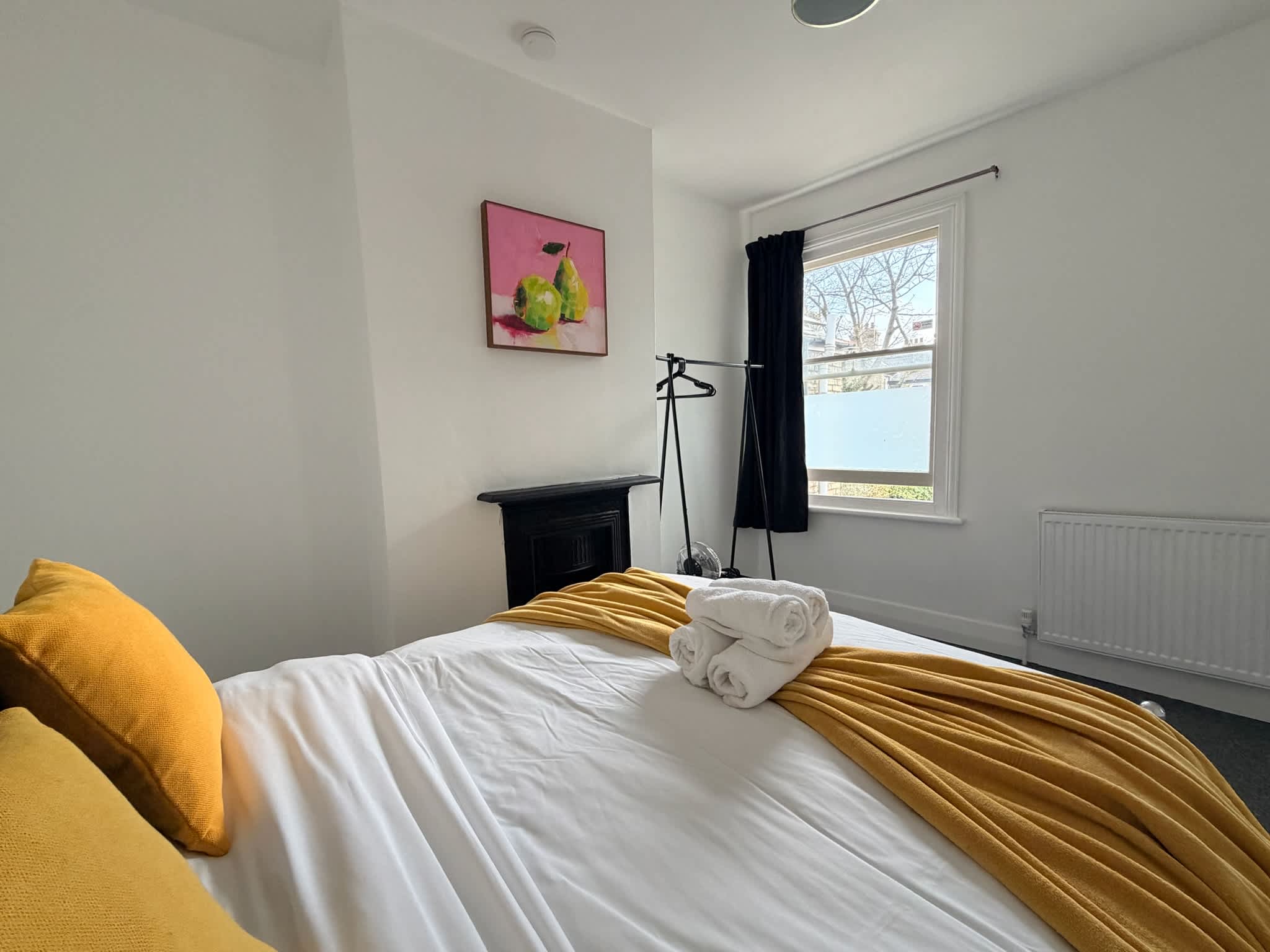 Lazurite; 3BR, Garden, Log Burner, Riverside view in Riverside 36 CB5 8HL - Property image 4 - VivreStays