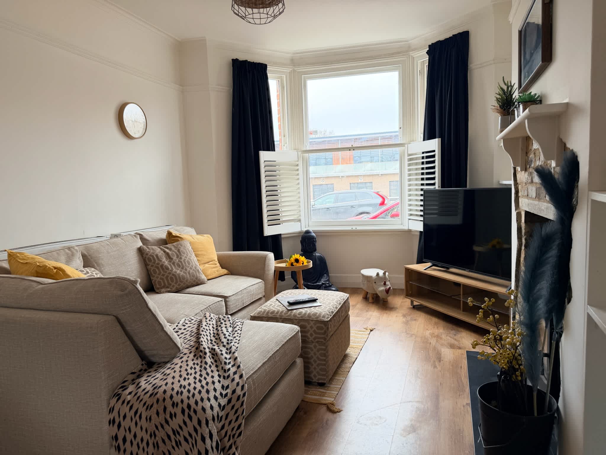 Lazurite; 3BR, Garden, Log Burner, Riverside view in Riverside 36 CB5 8HL - Property image 2 - VivreStays