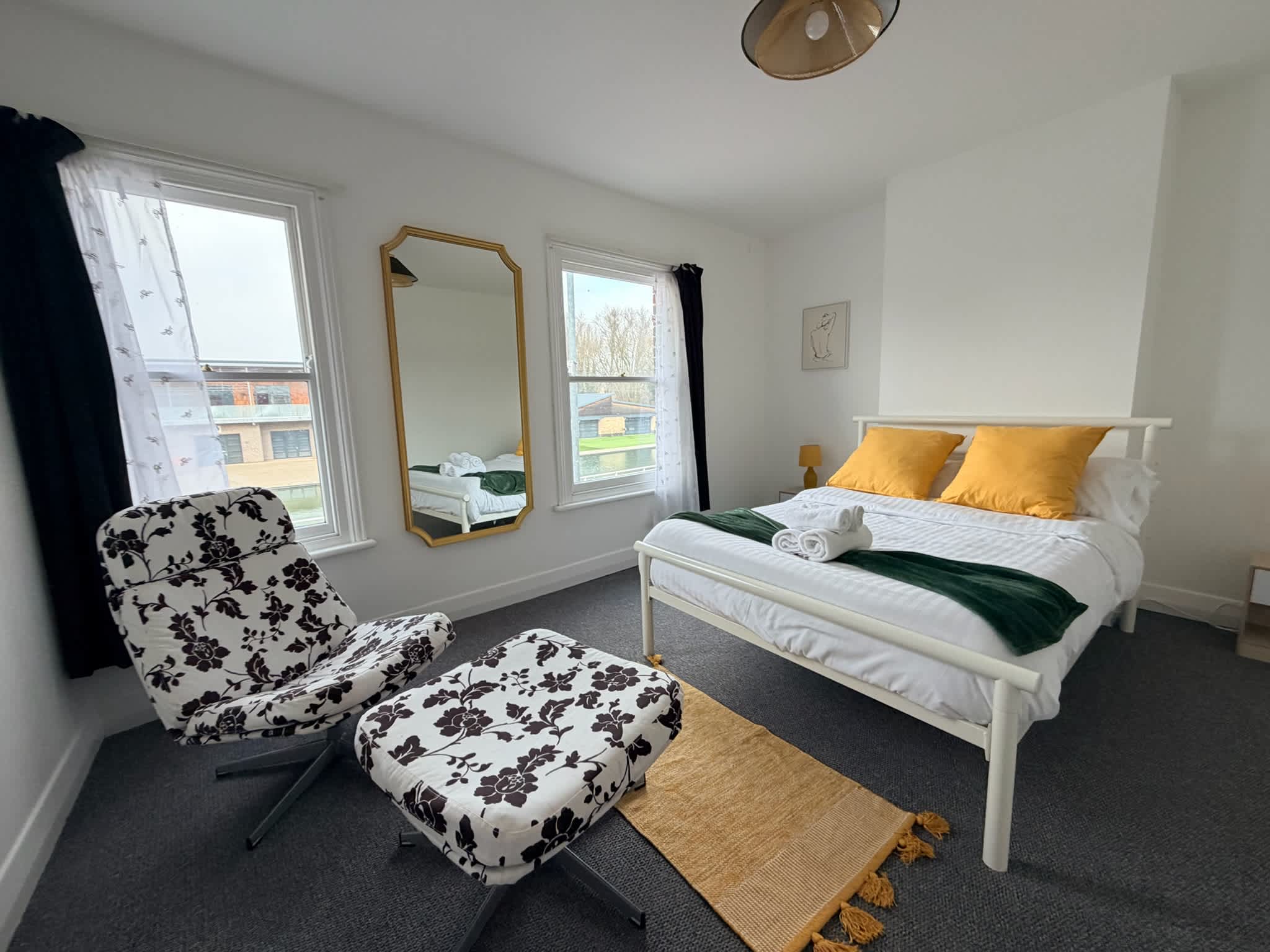 Lazurite; 3BR, Garden, Log Burner, Riverside view in Riverside 36 CB5 8HL - Property image 8 - VivreStays