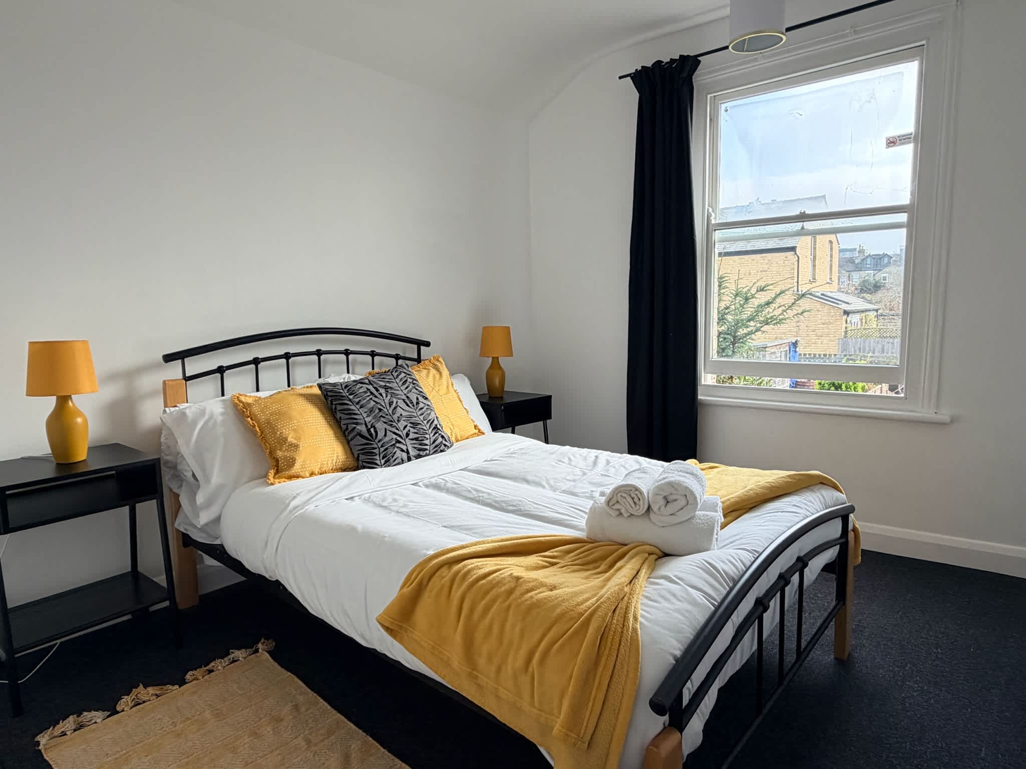 Lazurite; 3BR, Garden, Log Burner, Riverside view in Riverside 36 CB5 8HL - Property image 10 - VivreStays
