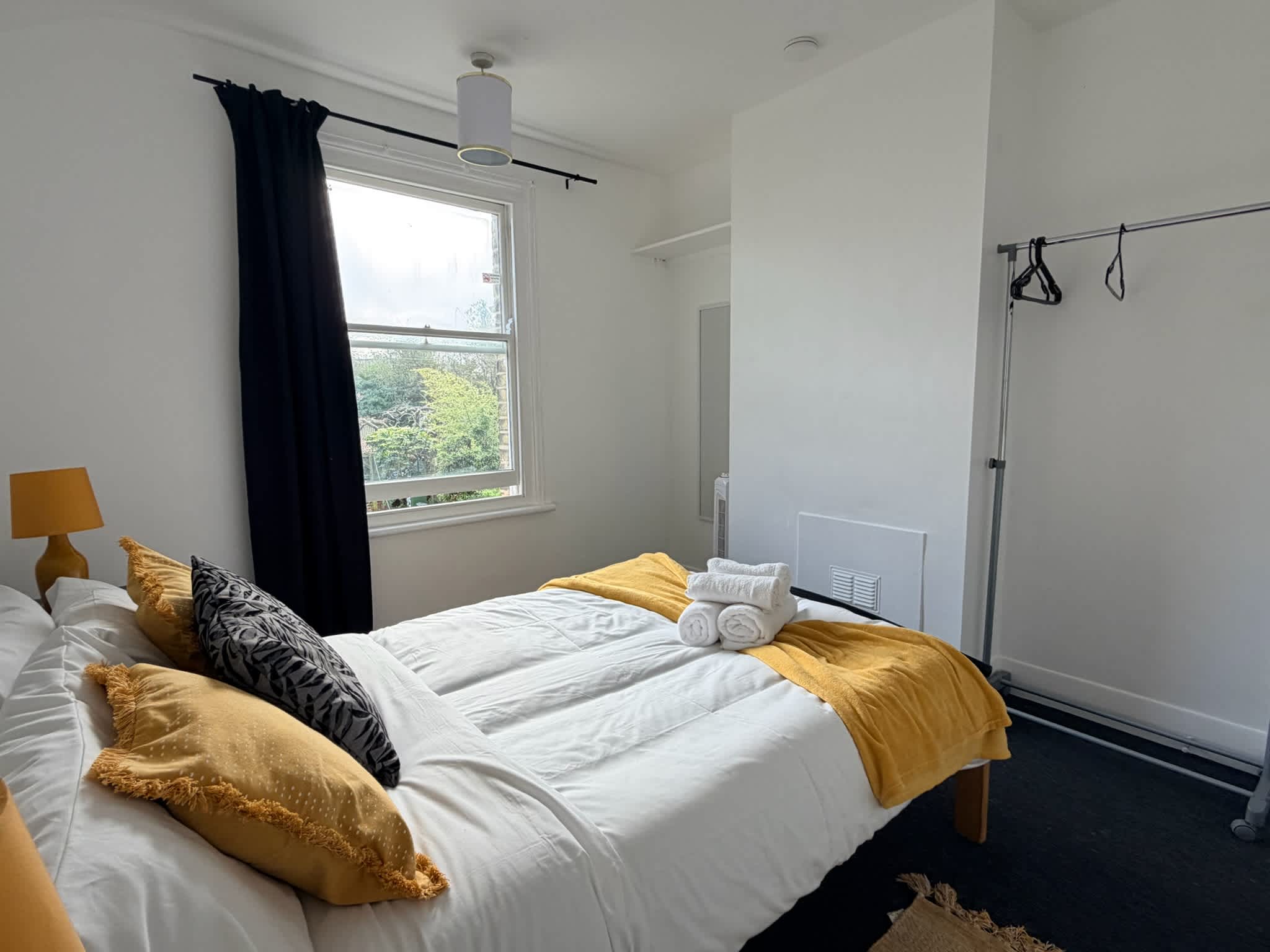 Lazurite; 3BR, Garden, Log Burner, Riverside view in Riverside 36 CB5 8HL - Property image 9 - VivreStays