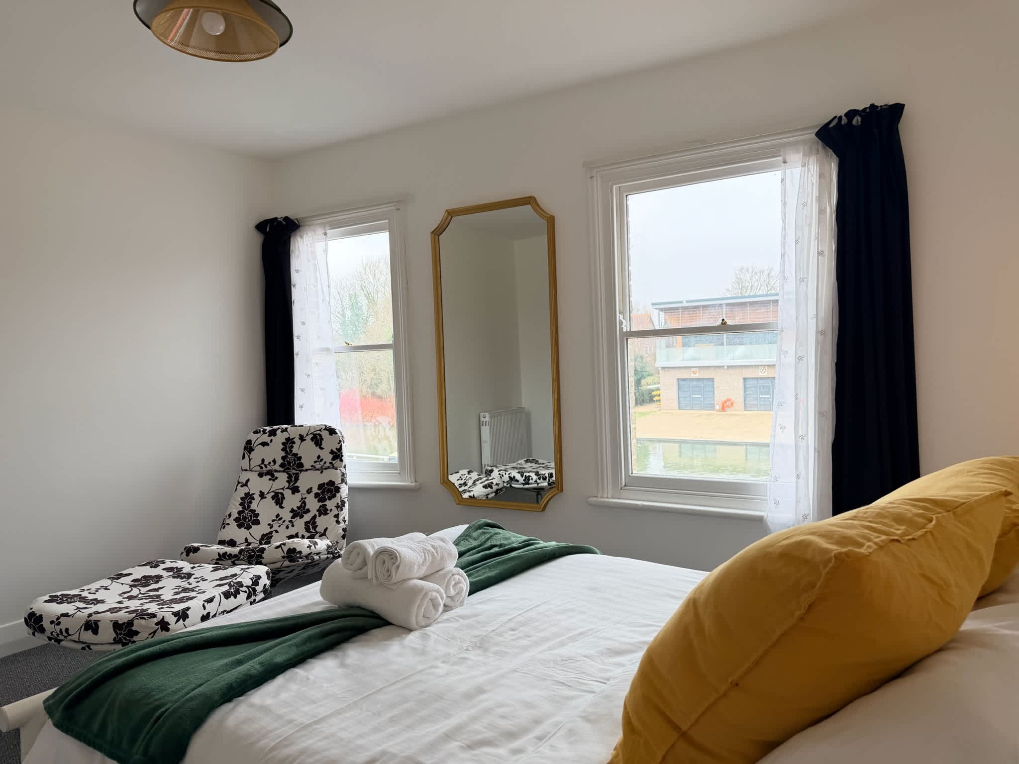 Lazurite; 3BR, Garden, Log Burner, Riverside view in Riverside 36 CB5 8HL - Property image 7 - VivreStays