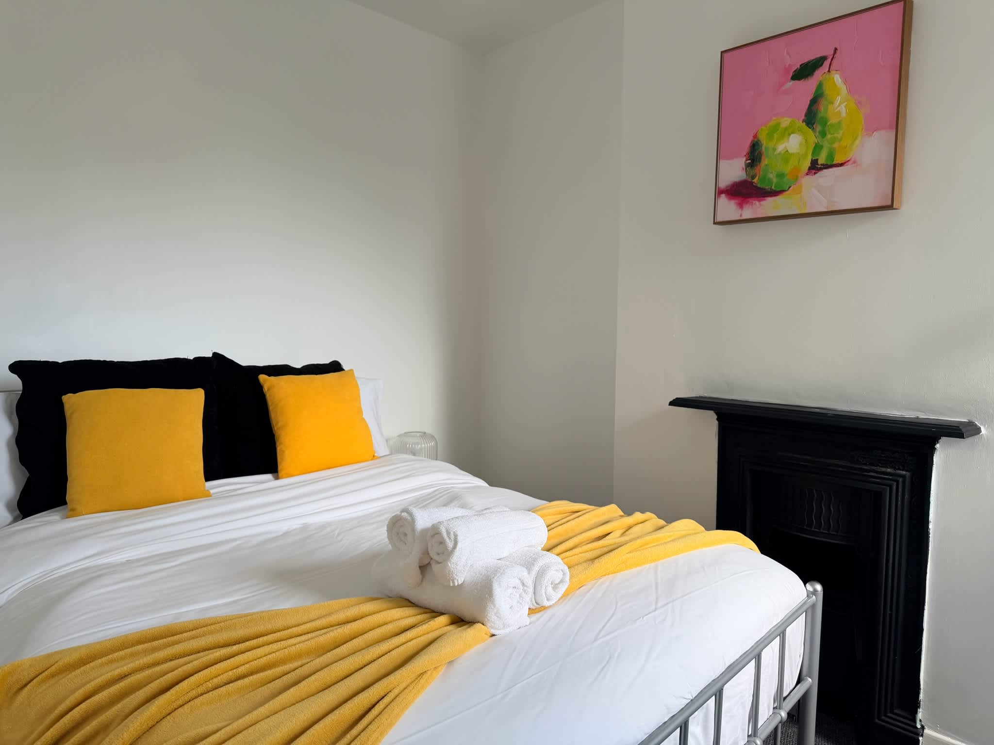 Lazurite; 3BR, Garden, Log Burner, Riverside view in Riverside 36 CB5 8HL - Property image 13 - VivreStays