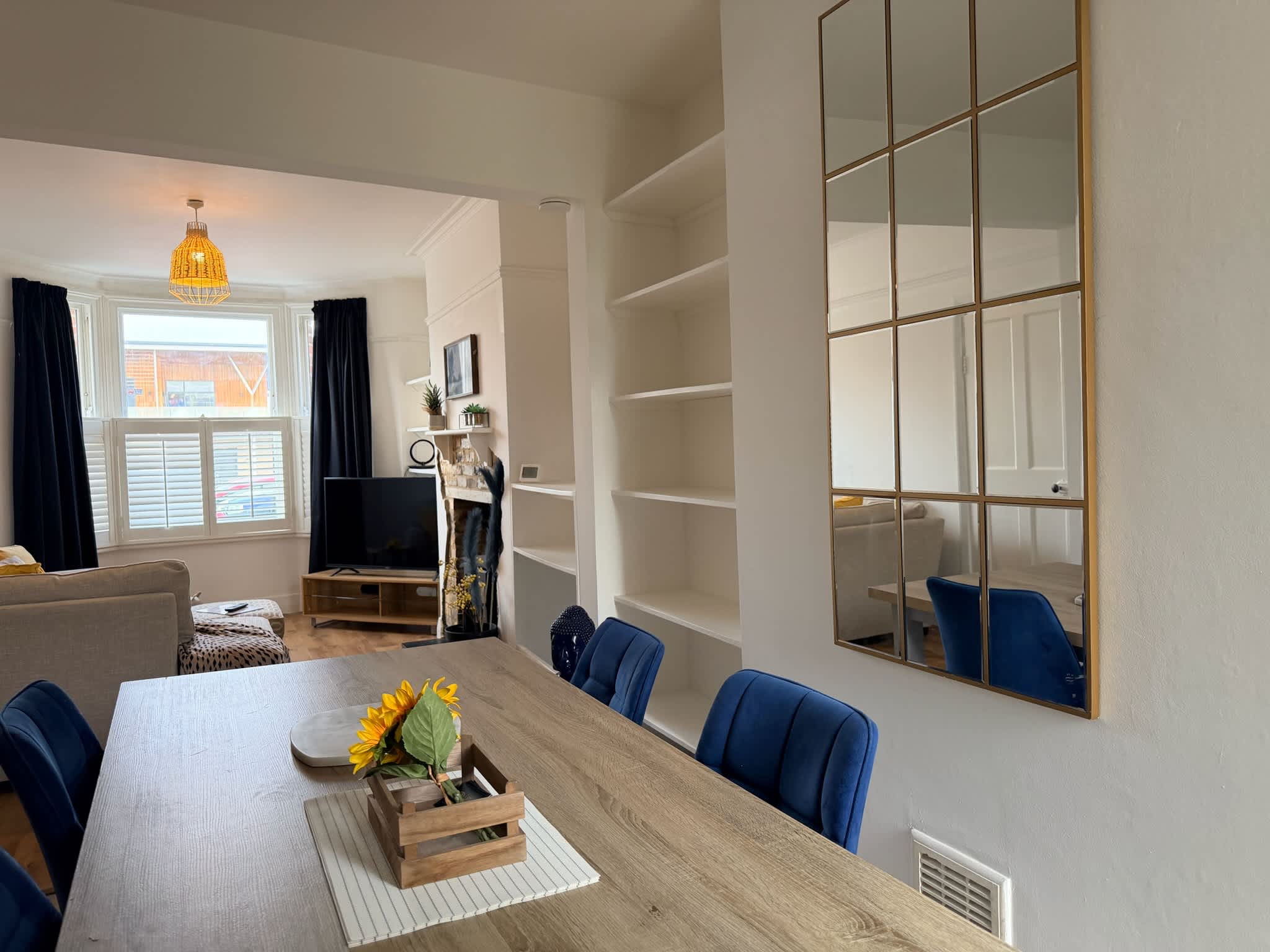 Lazurite; 3BR, Garden, Log Burner, Riverside view in Riverside 36 CB5 8HL - Property image 28 - VivreStays