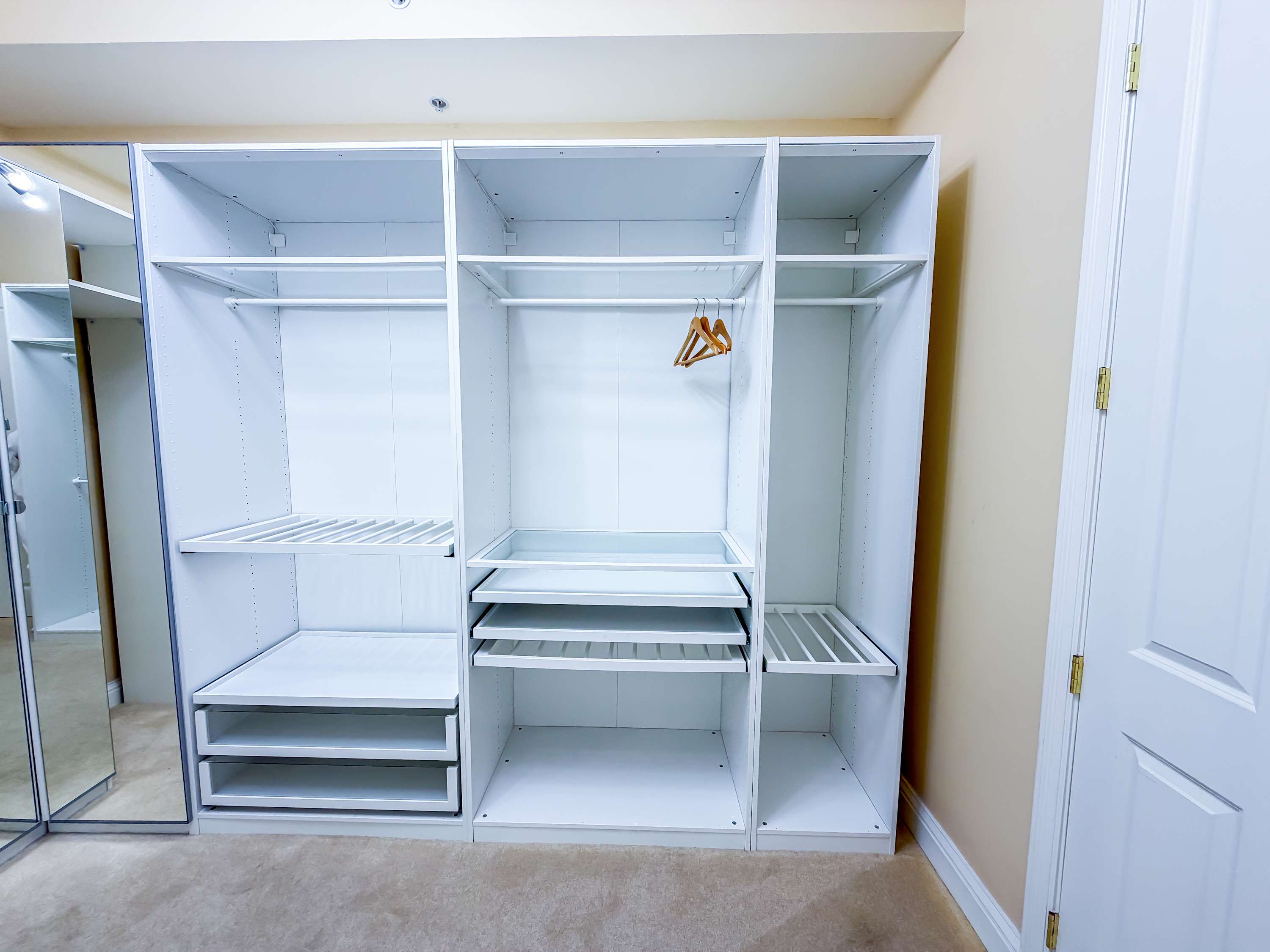 Marriott 3707 – Walk-in closet with shelving, hangers, and a full-length mirror.