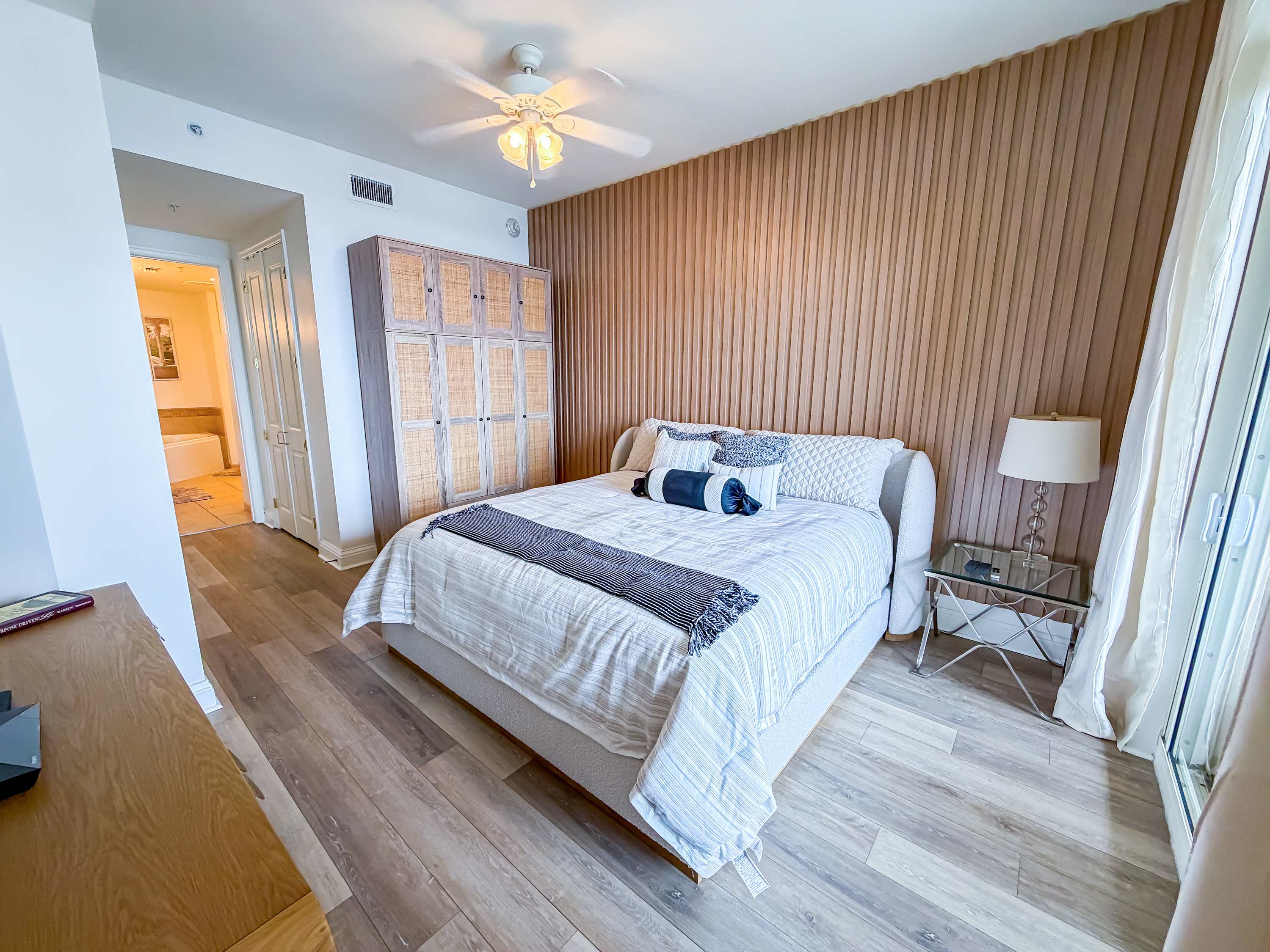 Marriott 3707 – Bright bedroom with a king bed, decorative wall, closet, and access to a bathroom.
