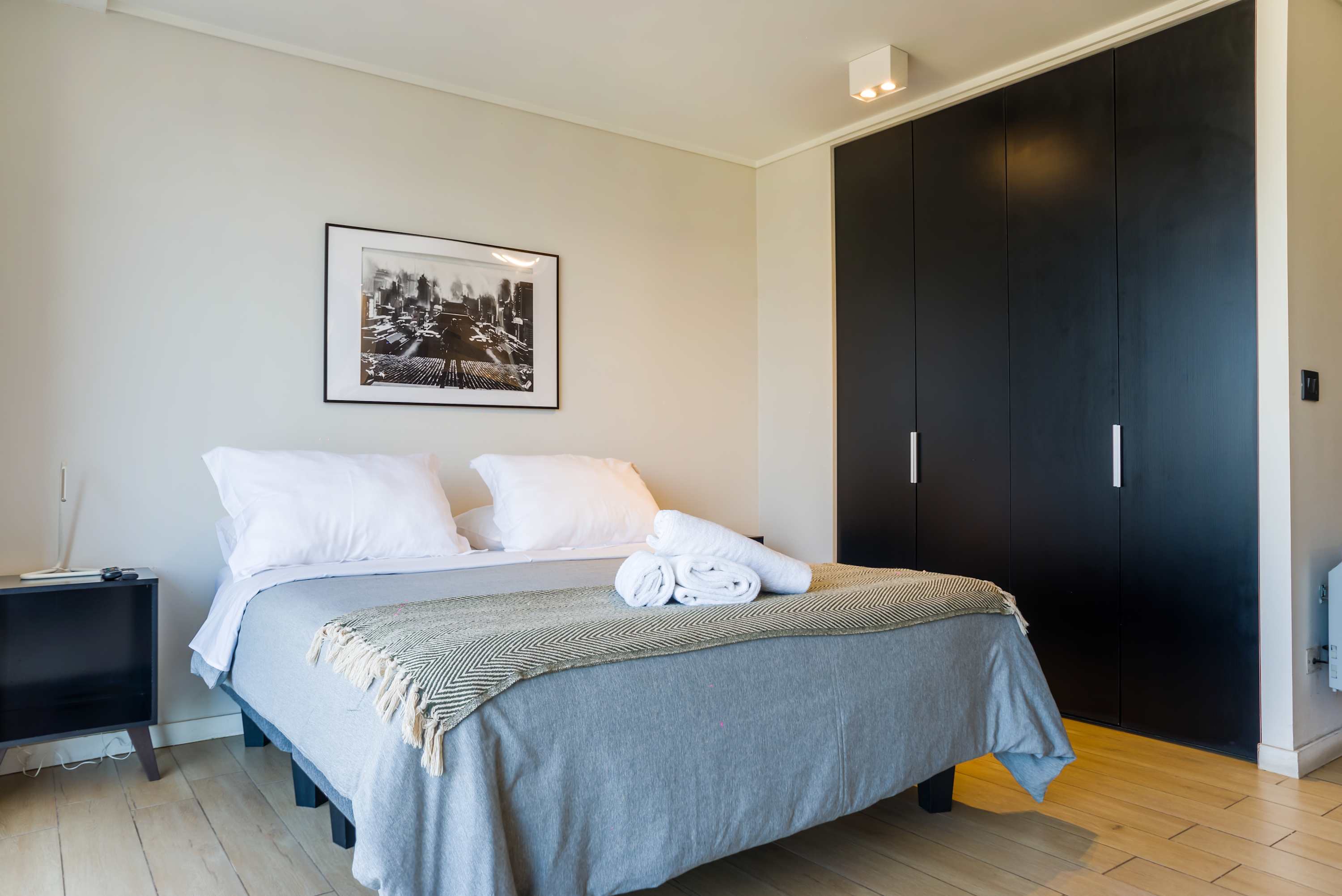 Sleek Urban Flat | Steps from Costanera Center