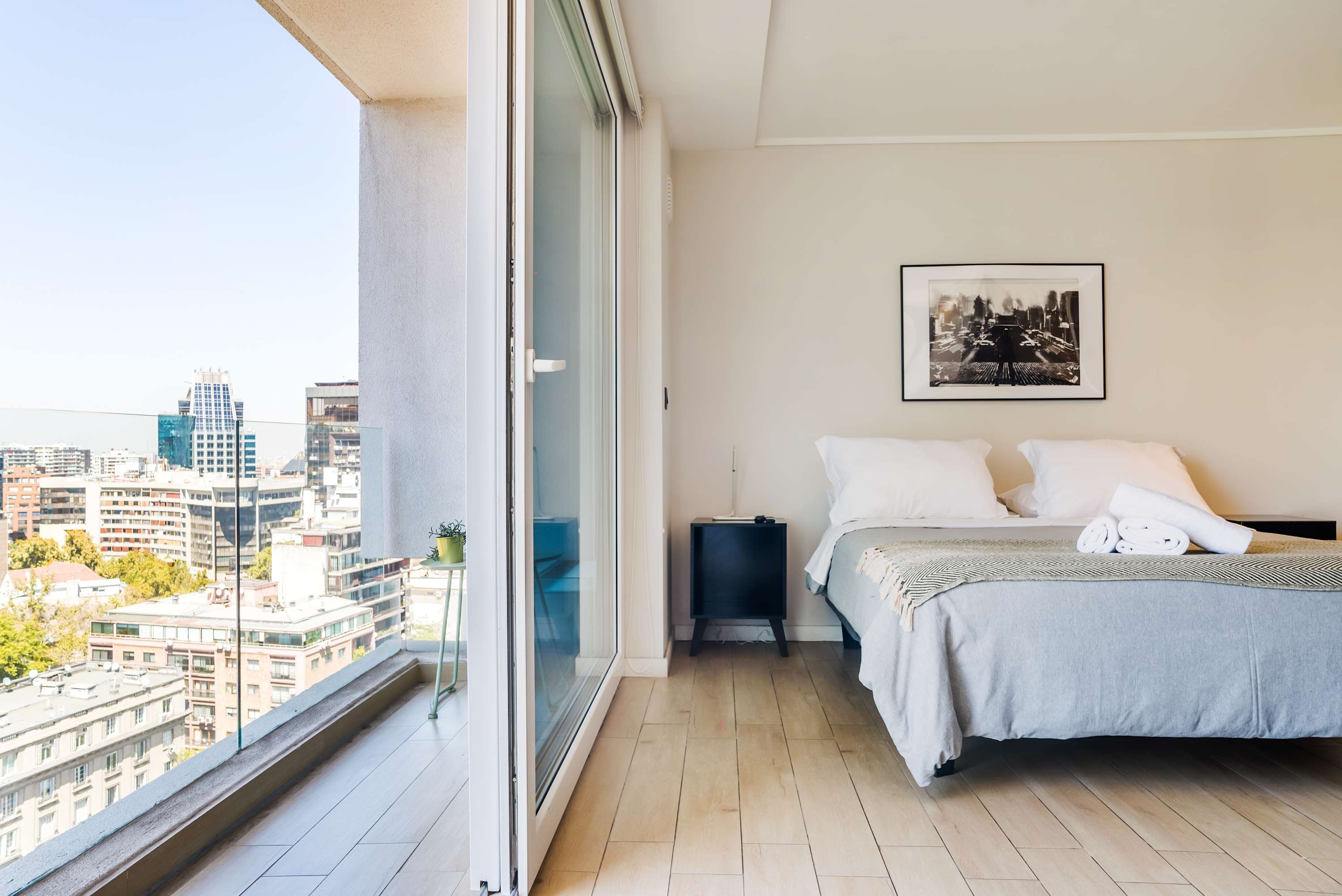 Sleek Urban Flat | Steps from Costanera Center