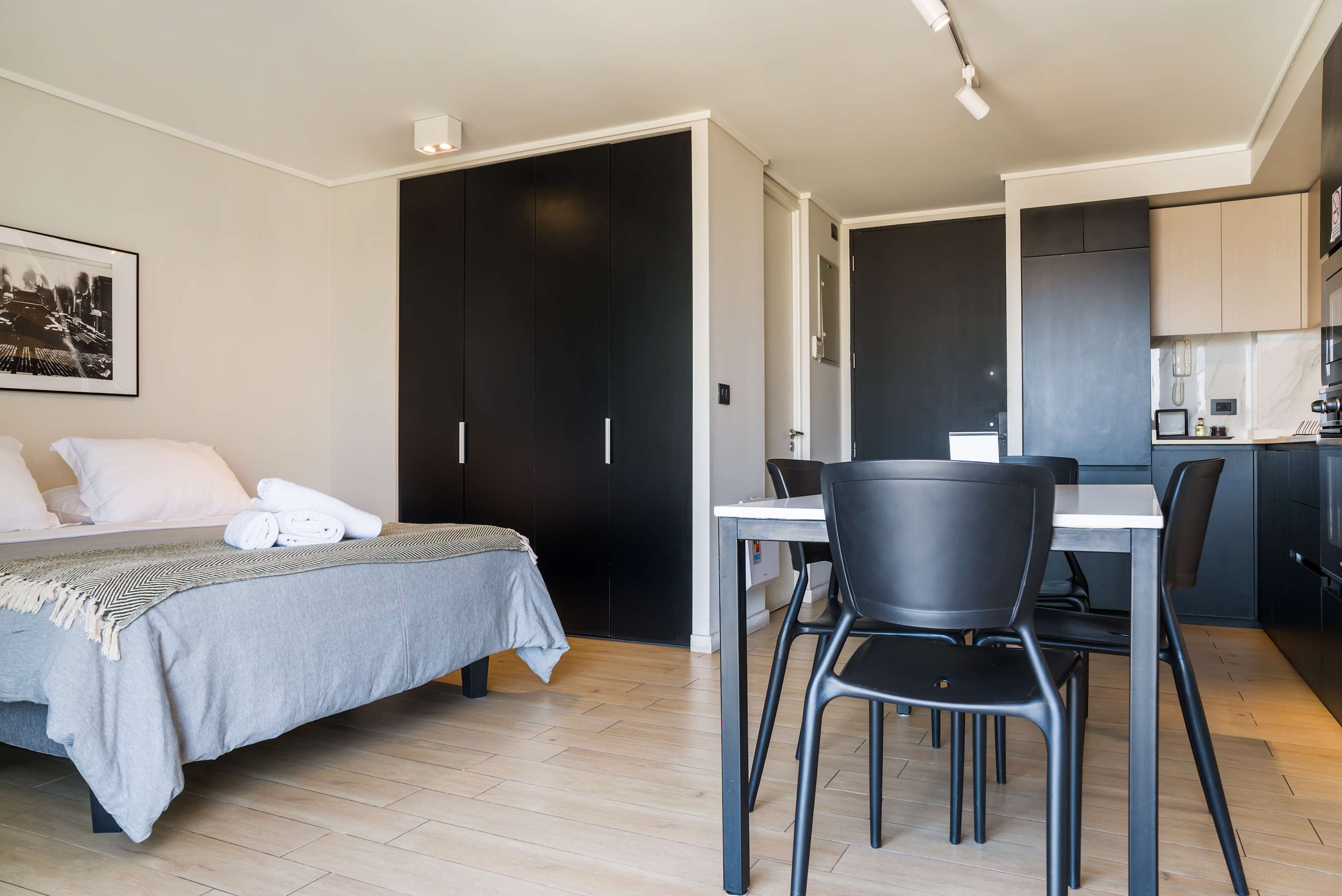 Sleek Urban Flat | Steps from Costanera Center