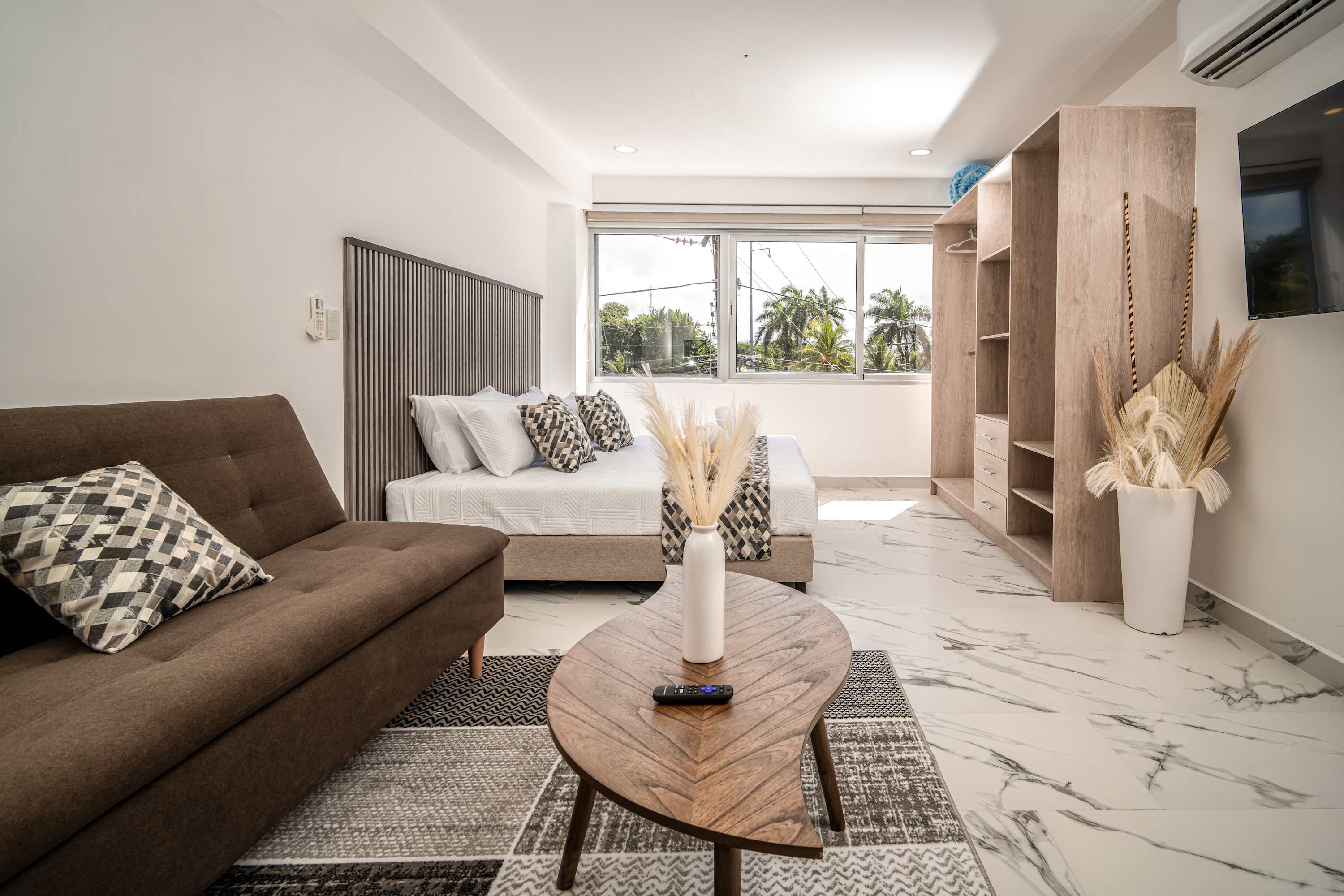 Elegant and bright in the entrance of hotel zone — Cancún, Quintana Roo — vacation rental