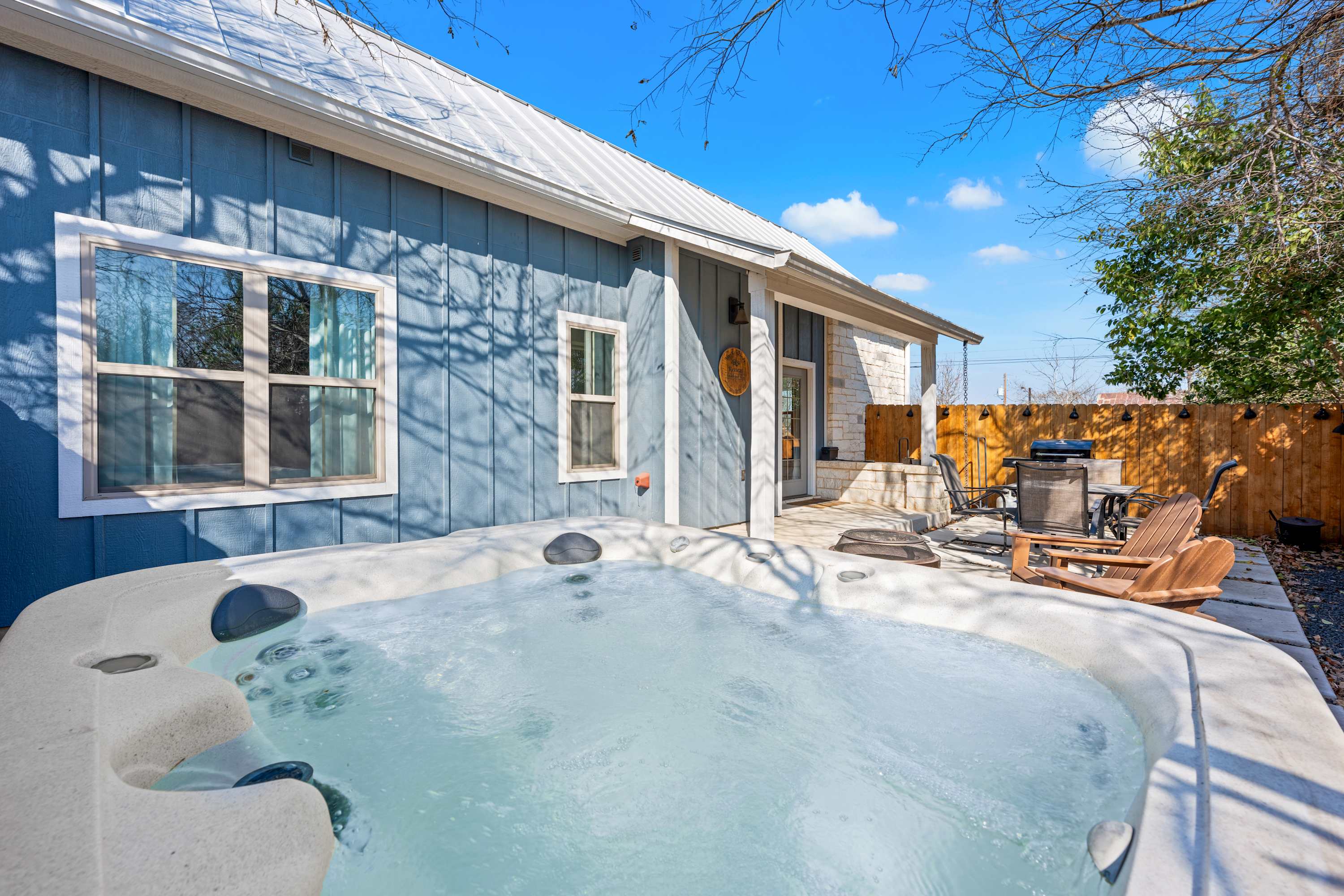 Broken Windmill Cottage - Hot Tub, 5 Min to Main — Fredericksburg, TX — vacation rental
