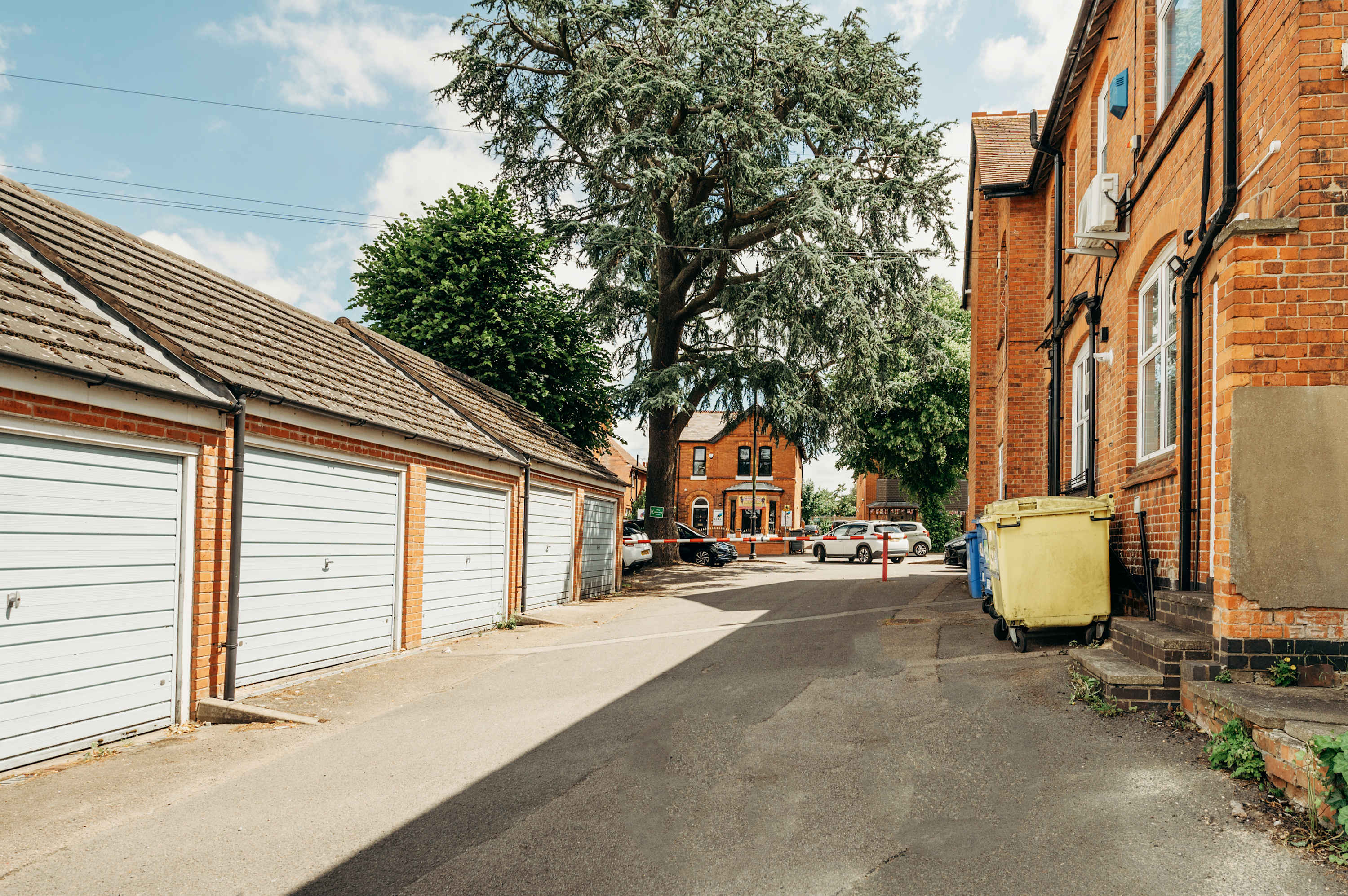 View Bright and Modern Ground Floor Flat With Parking in 34 Station Road LE10 1AR Bright and Modern Ground Floor Flat With Parking in 34 Station Road LE10 1AR - Property image 7 - VivreStays